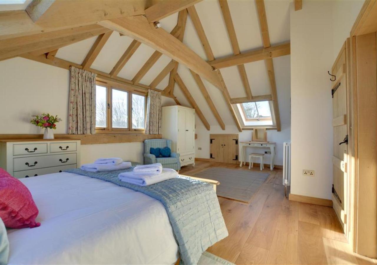 4 Bed in Tenterden oc-tn608