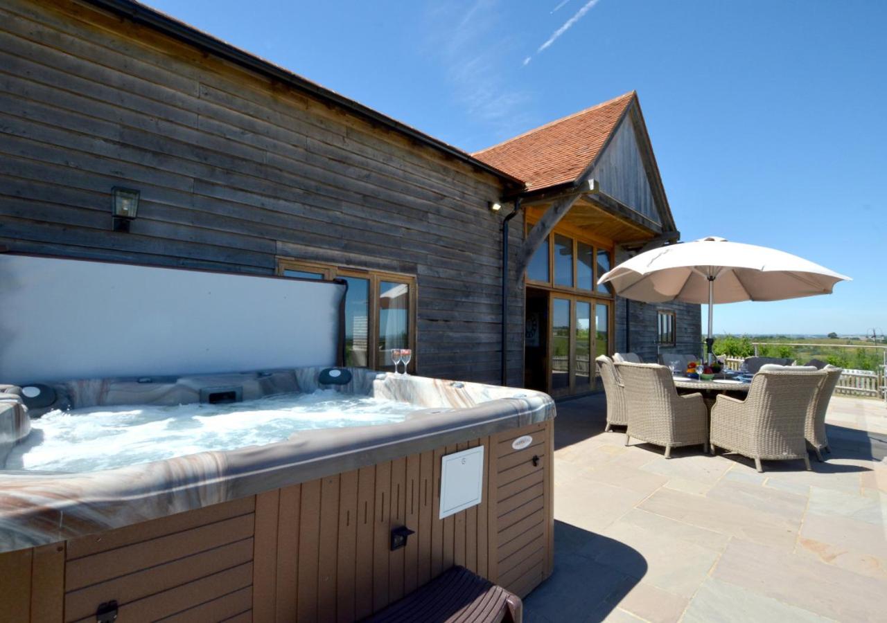 4 Bed in Tenterden oc-tn608