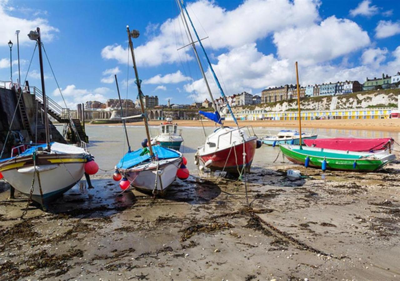 3 Bed in Broadstairs oc-cc0178