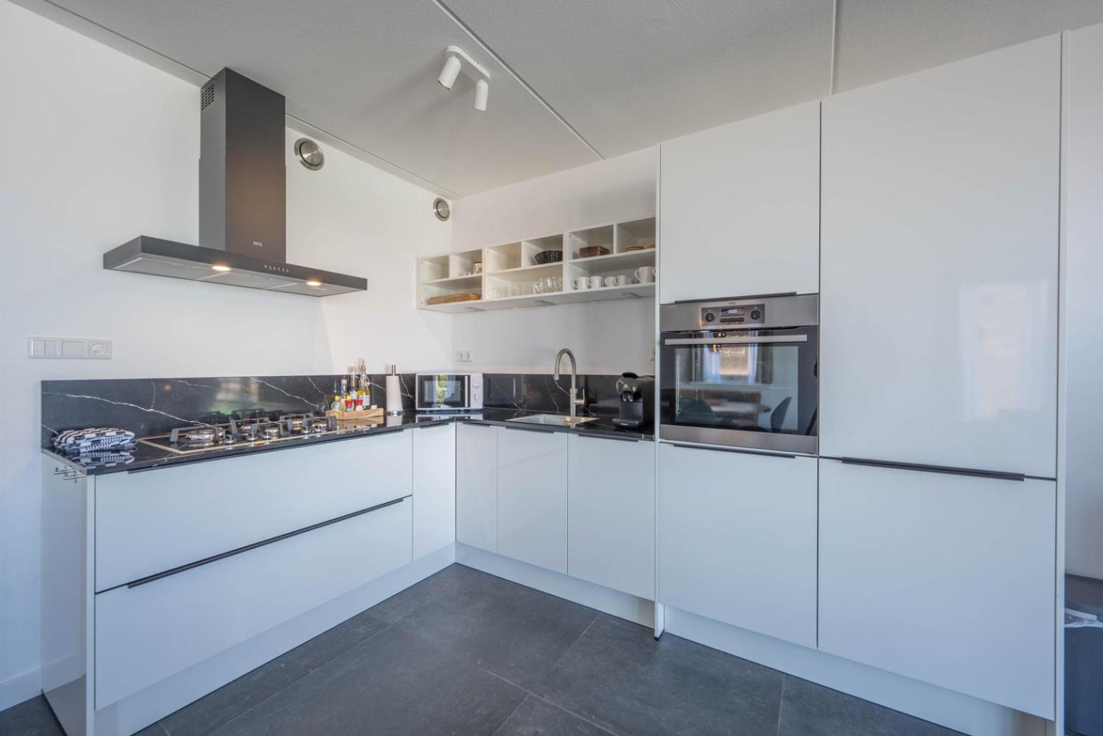 Meerzicht 24 - Luxury family accommodation with beautiful lake side view view 4