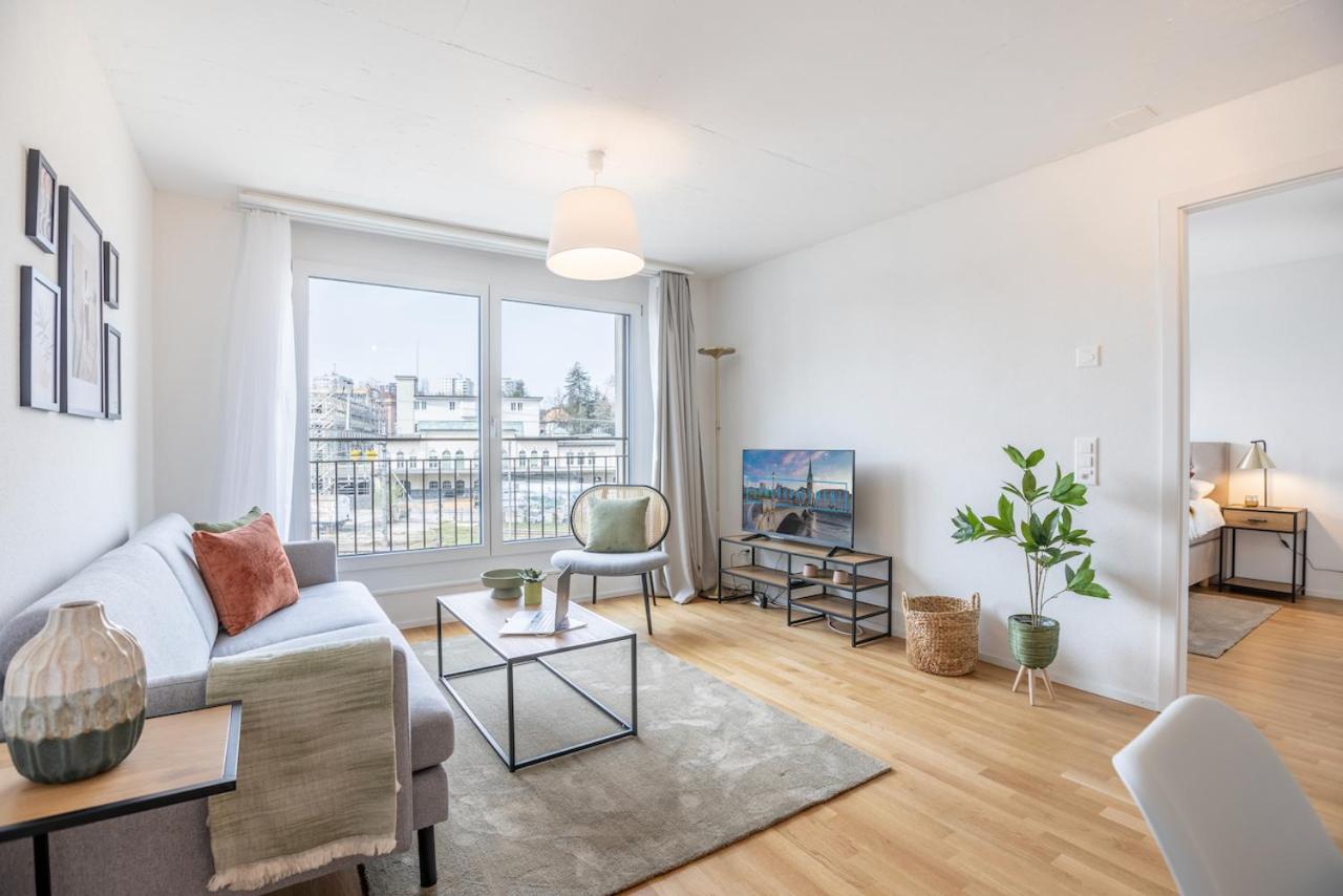 Arsenaux 6 - Self Check In by Homenhancement