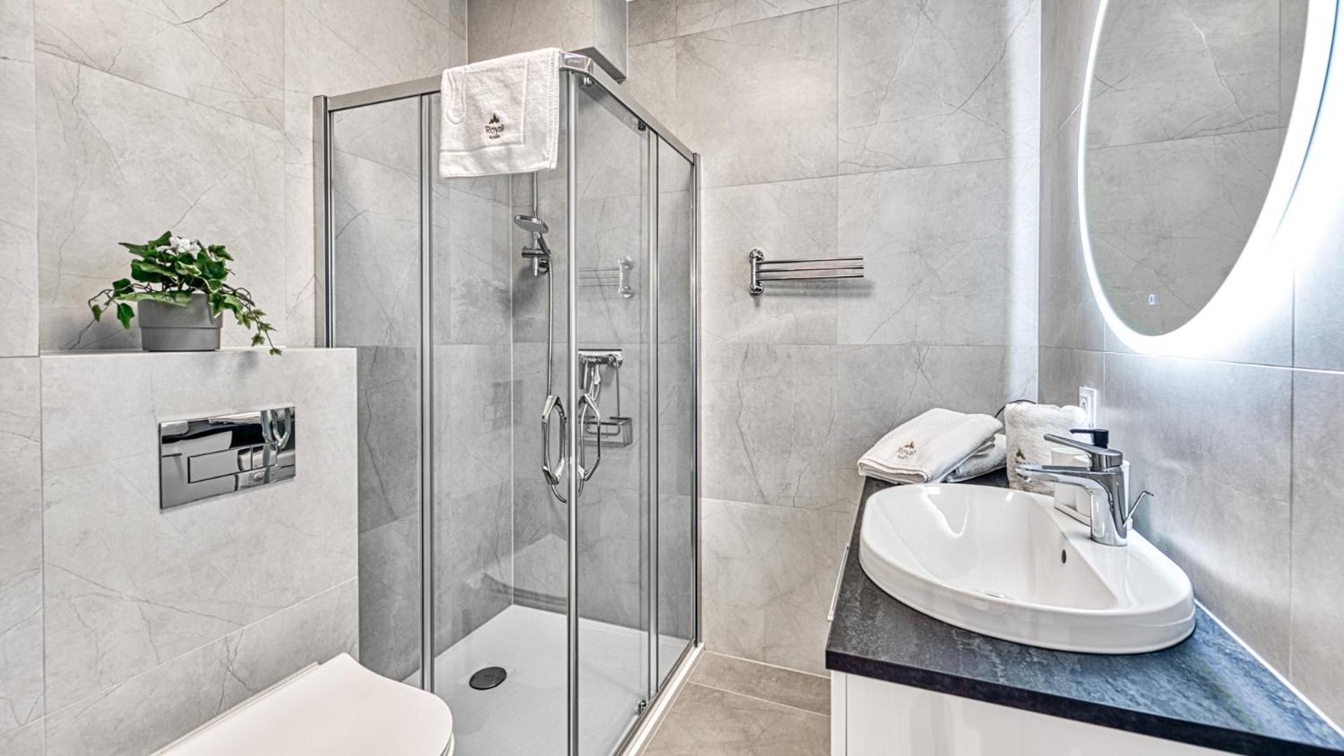 Apartamenty z basenem i saunami STONE HILL RESORT VIP Centrum by Royal Aparts
