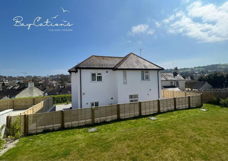 Stylish Brixham home, sleeps 7, parking & garden view 4
