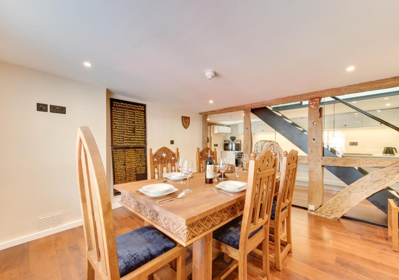 3 Bed in Arundel oc-bt007
