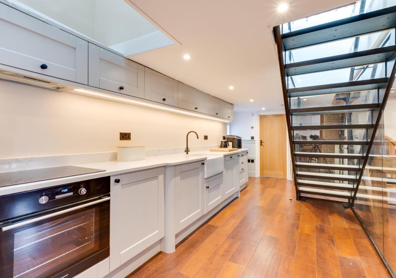 3 Bed in Arundel oc-bt007