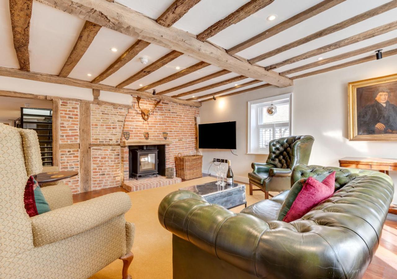 3 Bed in Arundel oc-bt007