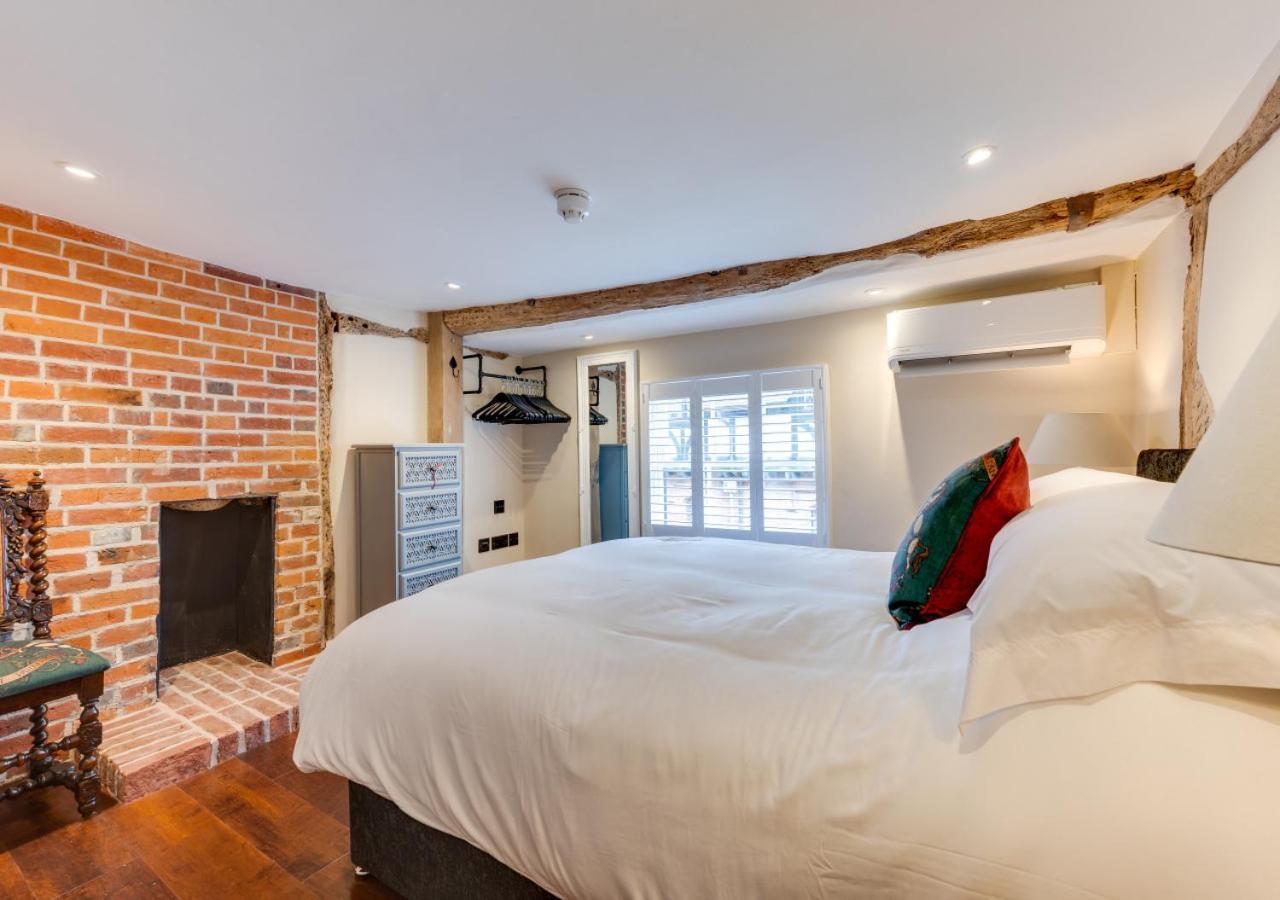 3 Bed in Arundel oc-bt007