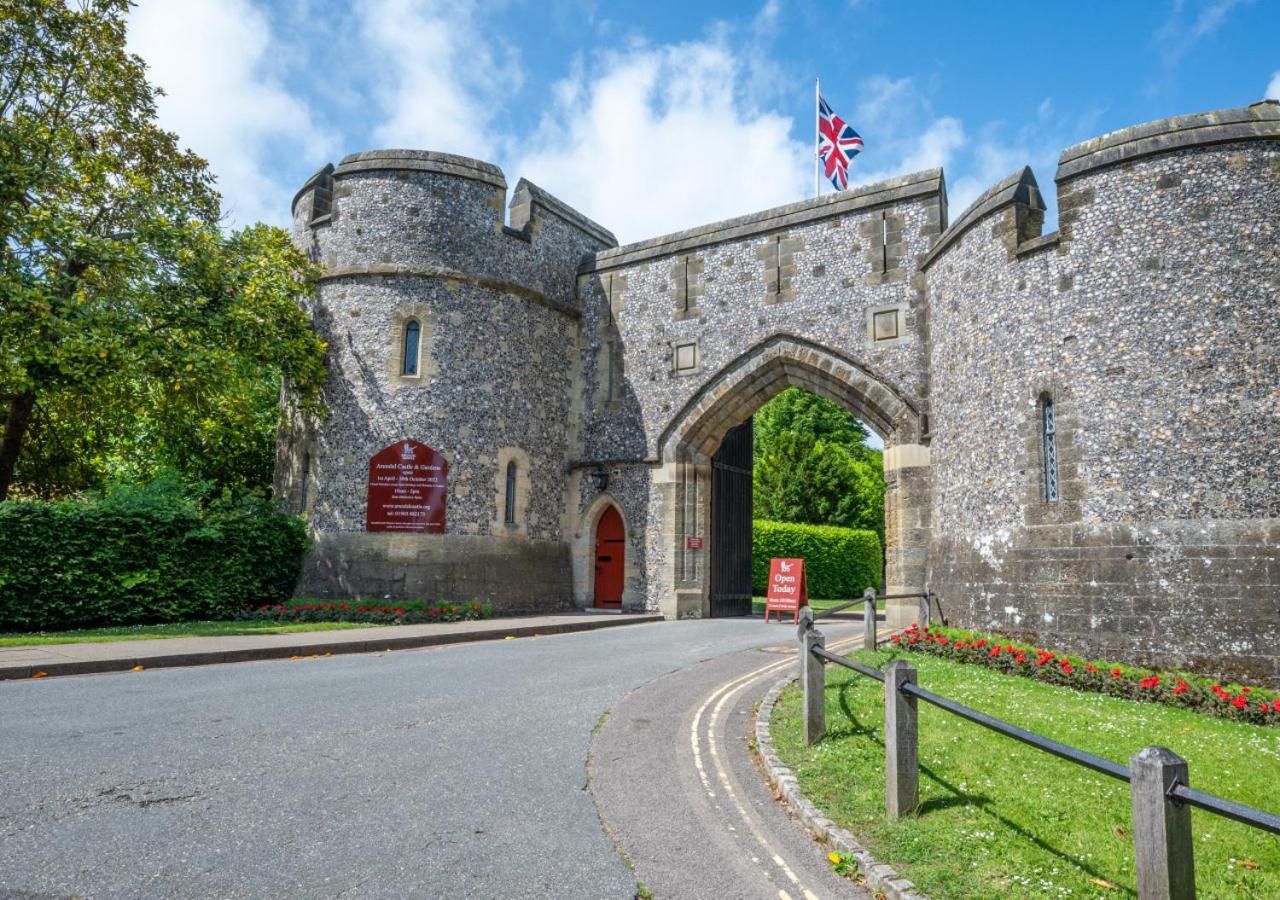 3 Bed in Arundel oc-bt007