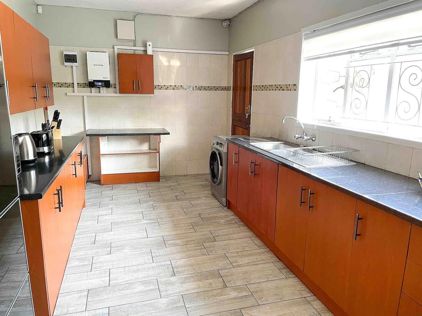 Chic Modern House on Neasden - 2085 view 5