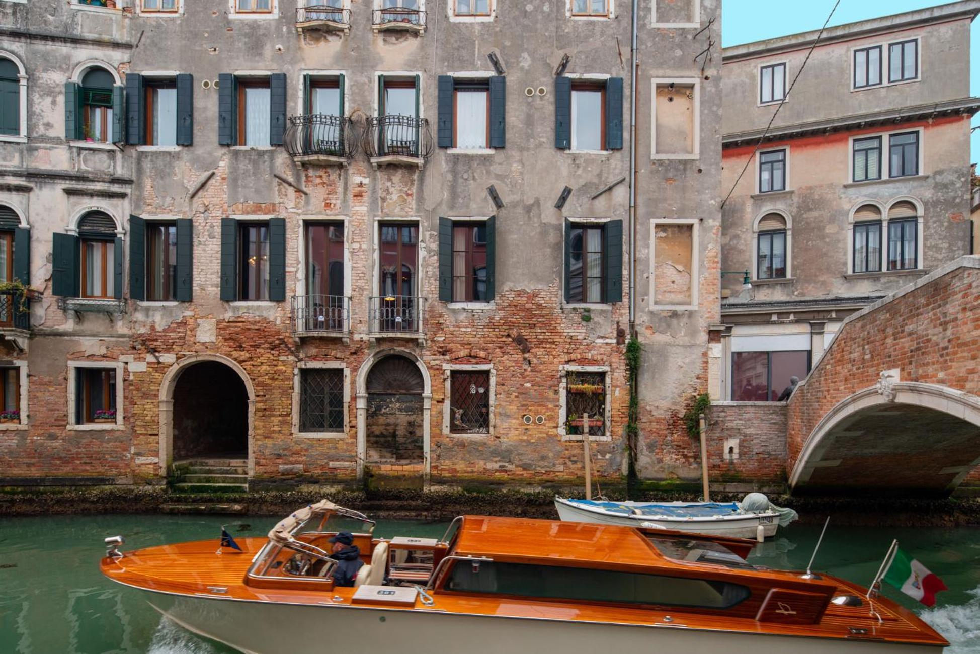 Cà dei Dalmati - the Blue Canal View