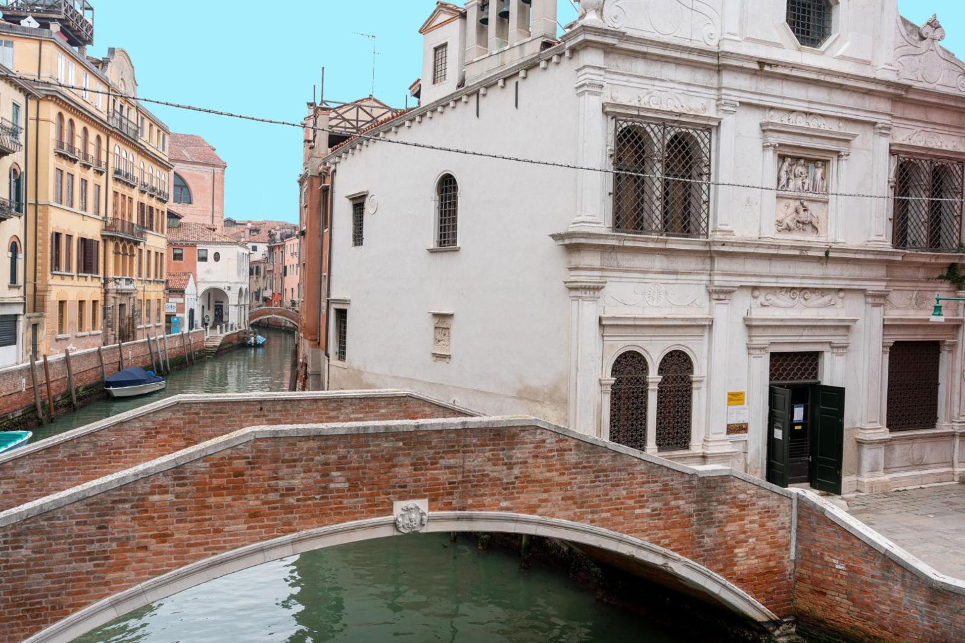 Cà dei Dalmati - the Blue Canal View