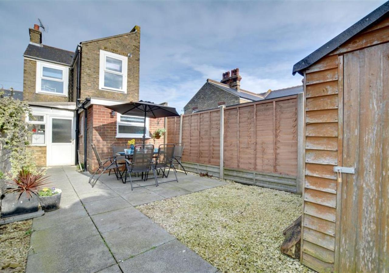 3 Bed in Broadstairs oc-th006