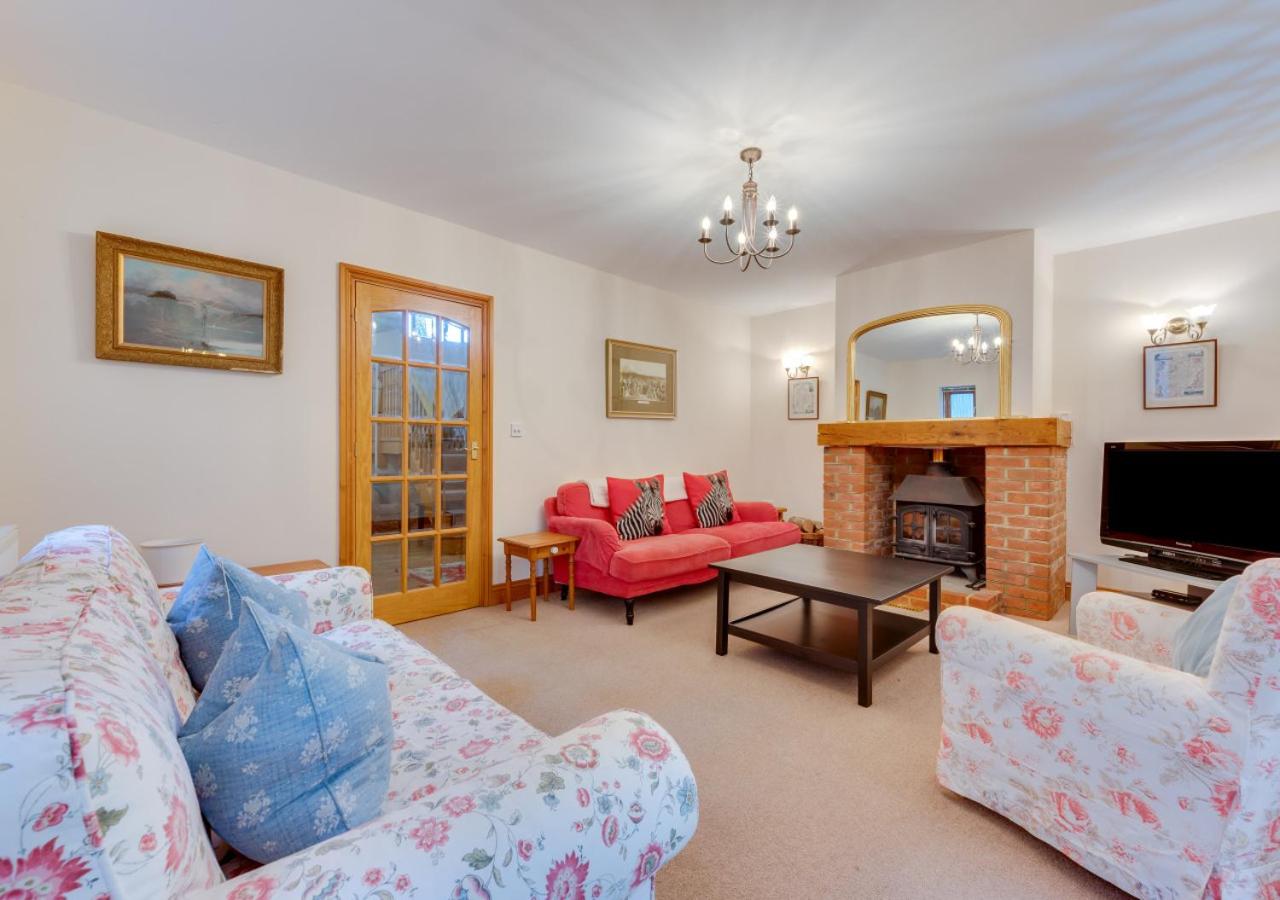 3 Bed in Hartfield oc-tw653 view 2
