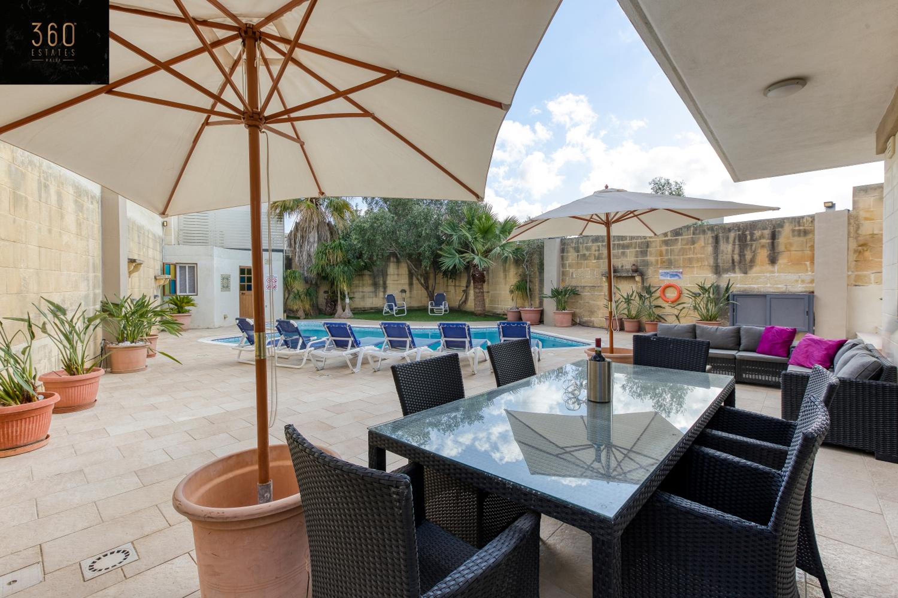 A beautiful 4BR villa with private pool & deck by 360 Estates
