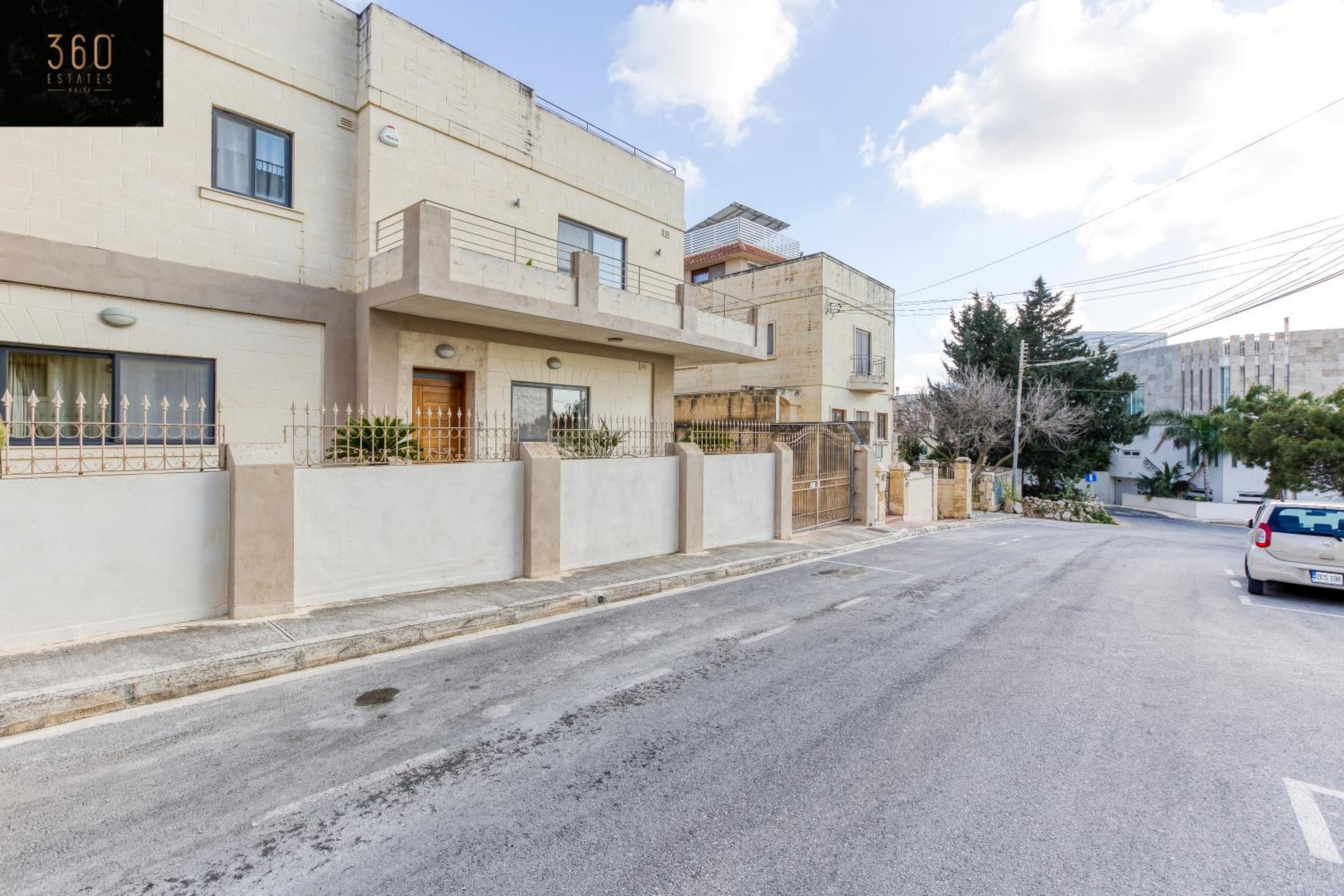 A beautiful 4BR villa with private pool & deck by 360 Estates