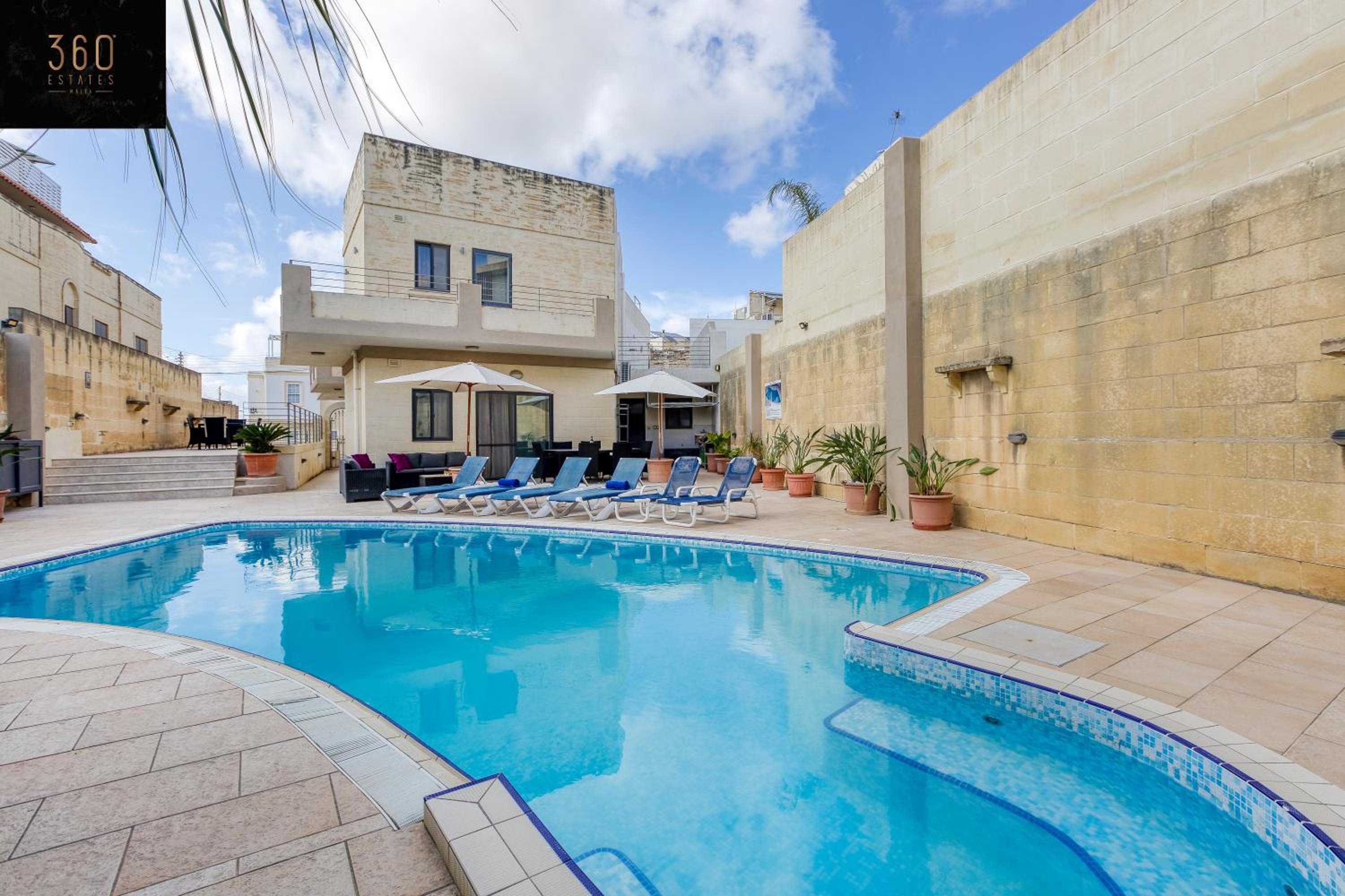 A beautiful 4BR villa with private pool & deck by 360 Estates