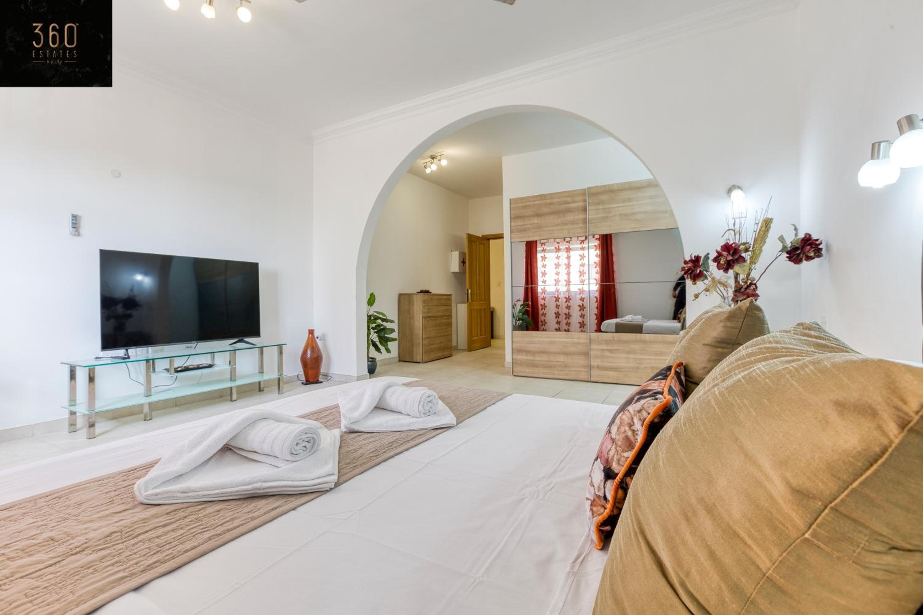 A beautiful 4BR villa with private pool & deck by 360 Estates