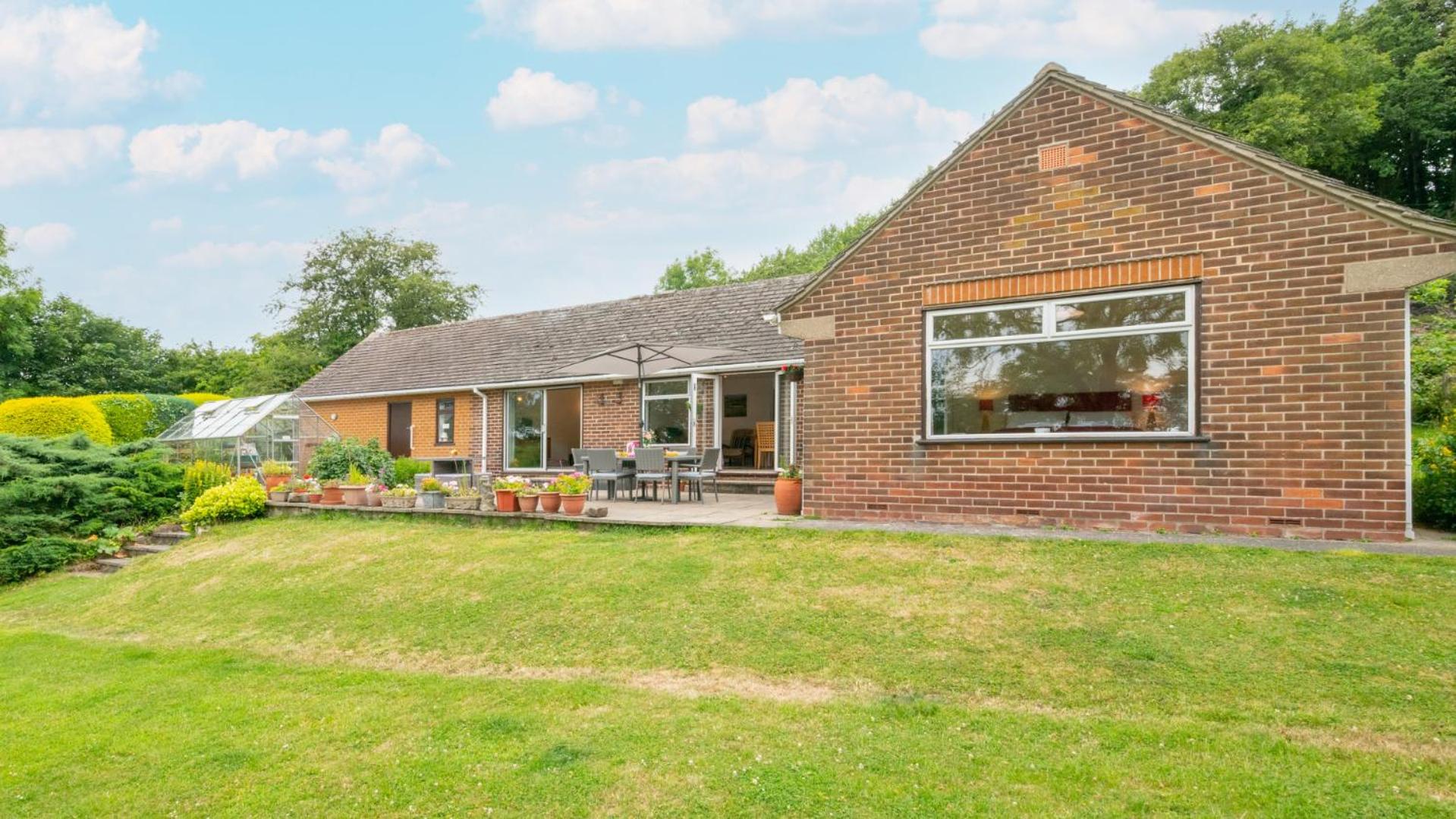 3 Bed in Dronfield oc-dcelle
