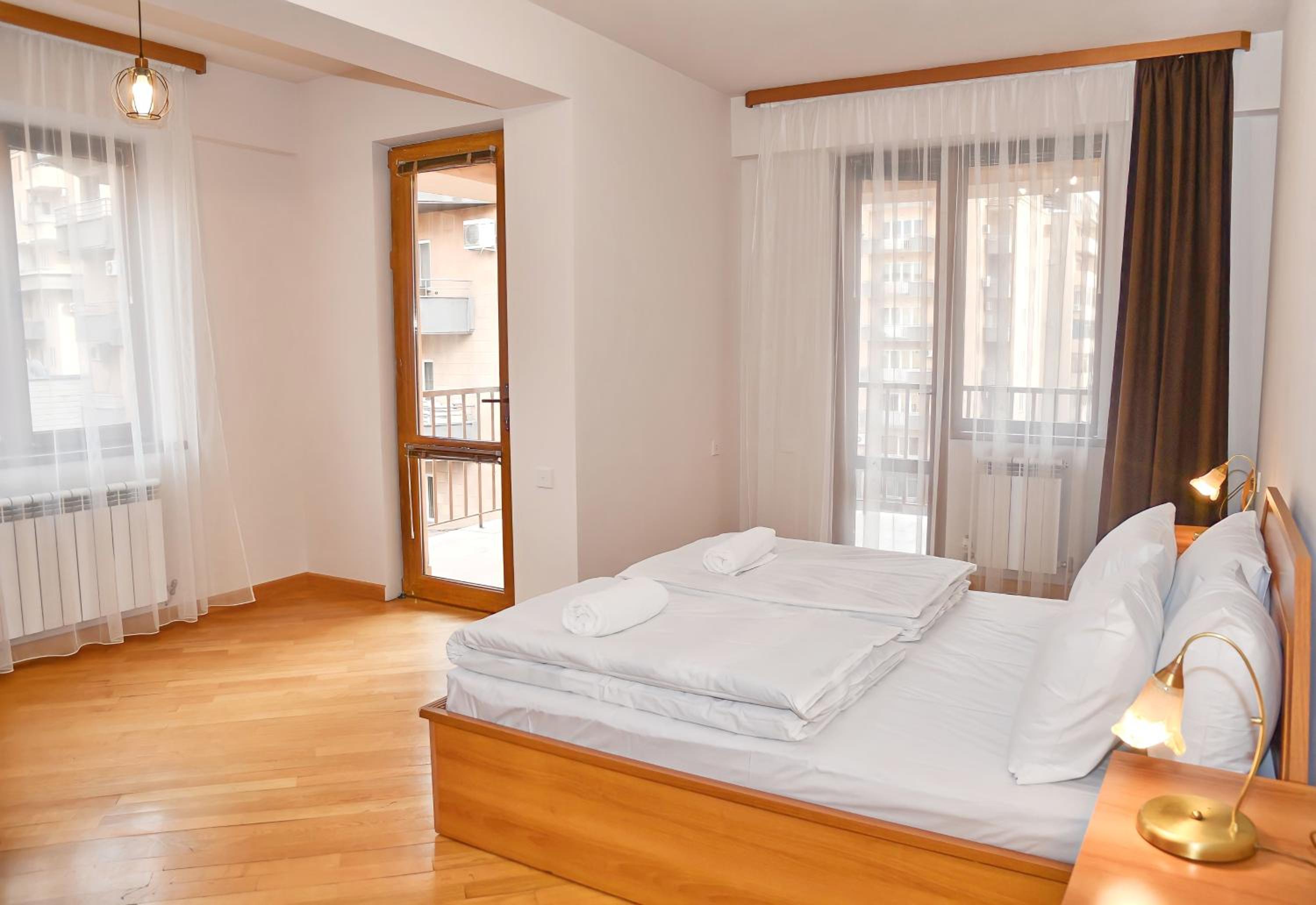 Prime Apartment 2 Bedrooms 2 Bathrooms (145 sq m)With Balconies,On Northern Avenue