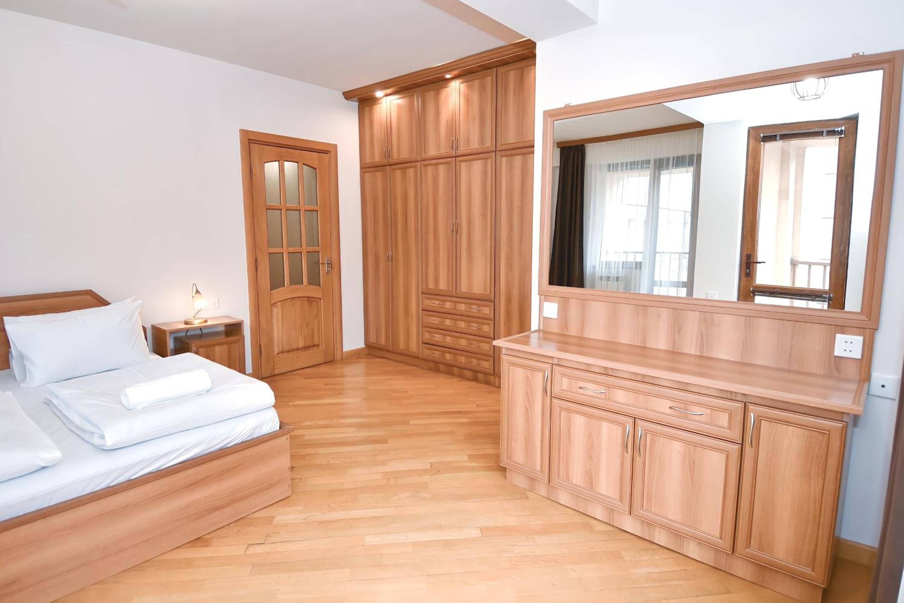 Prime Apartment 2 Bedrooms 2 Bathrooms (145 sq m)With Balconies,On Northern Avenue