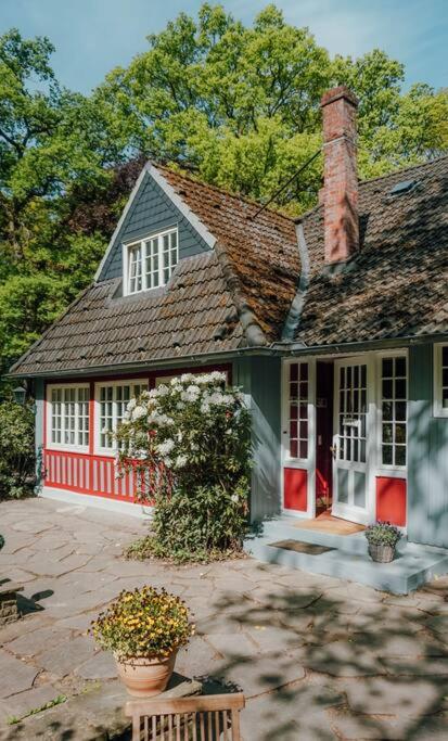 Cottage auf idyllischem Landsitz mit Parkanlage
