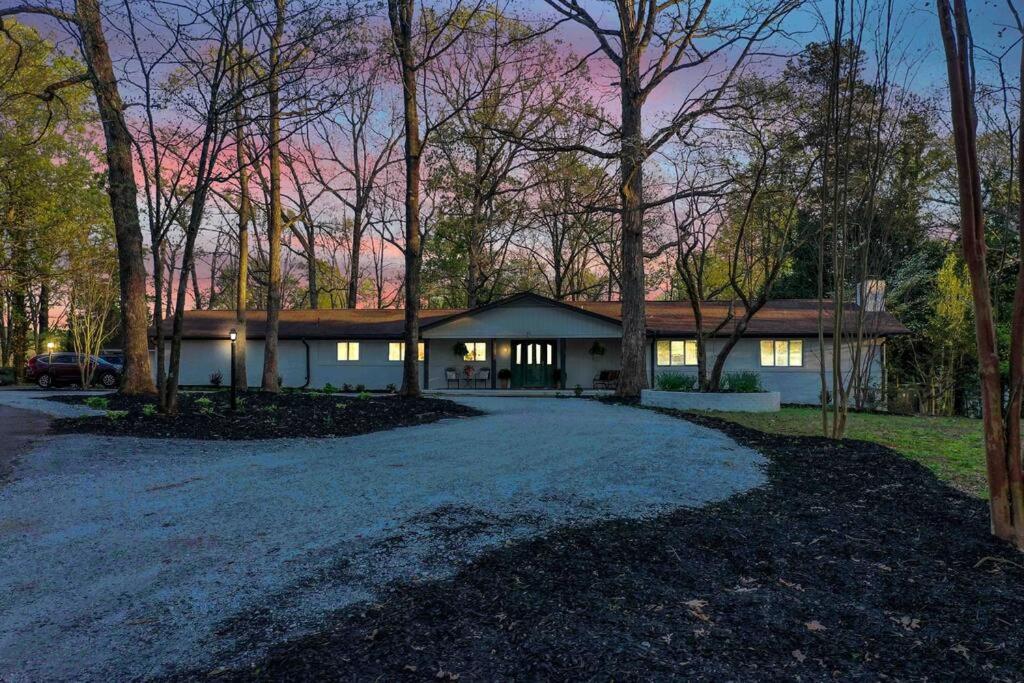 Hotel Cozy Retreat near Paris Mtn State Park Sleeps 12 - Image 1