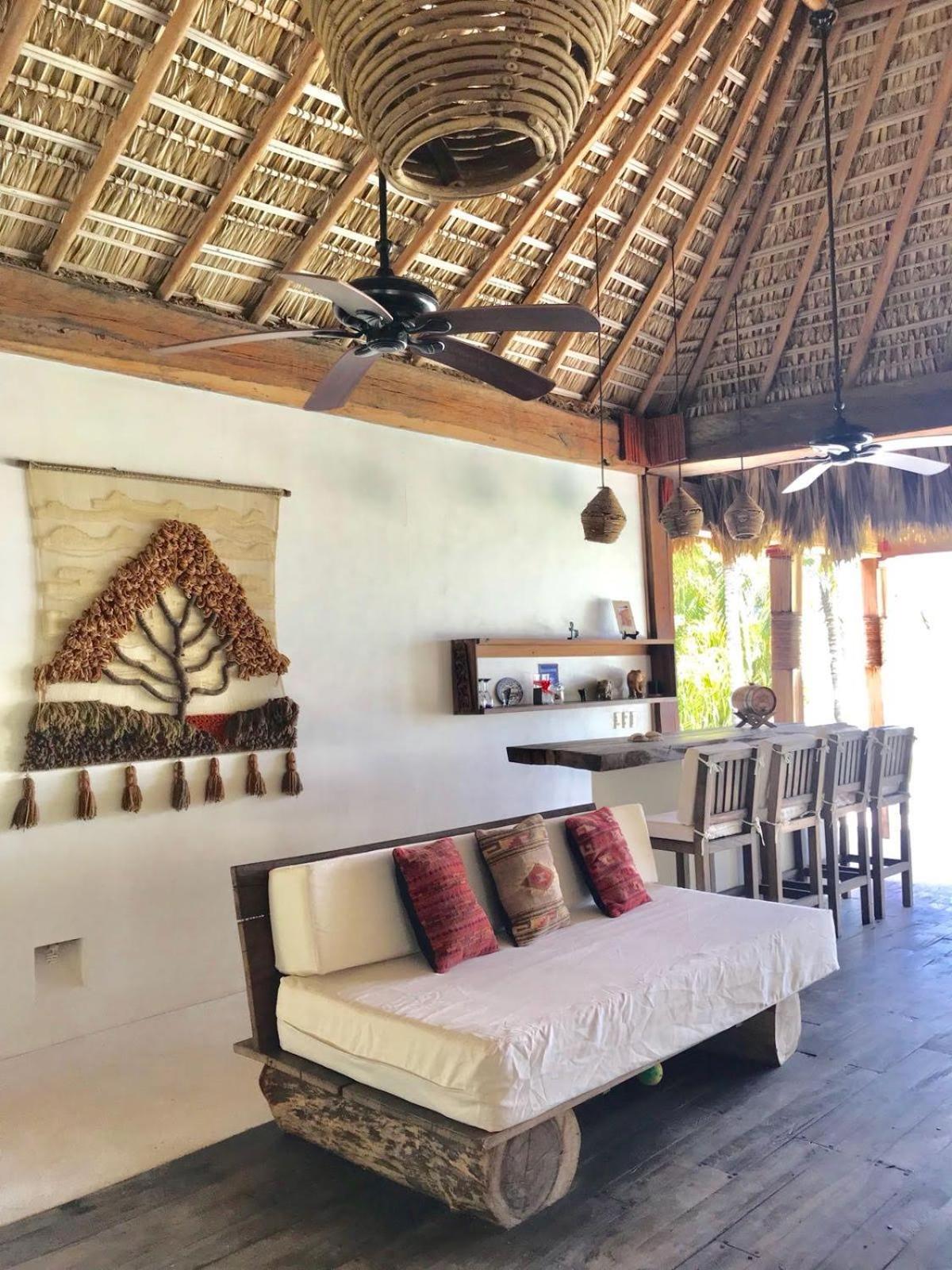 Oceanfront Casa Rhino