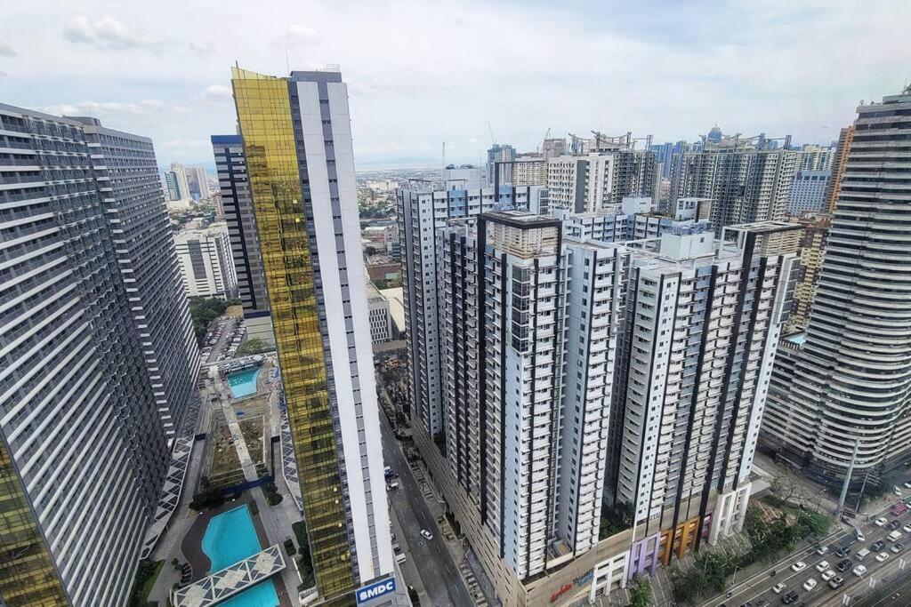 Penthouse 2 in Urban Deca EDSA easy check-in nr Megamall view 2