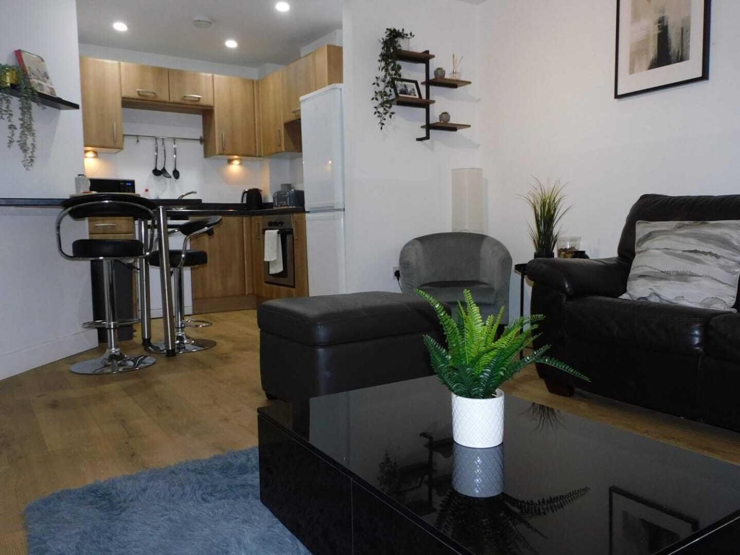 Stylish 2-Bed Apartment in Manchester City Centre photo 2