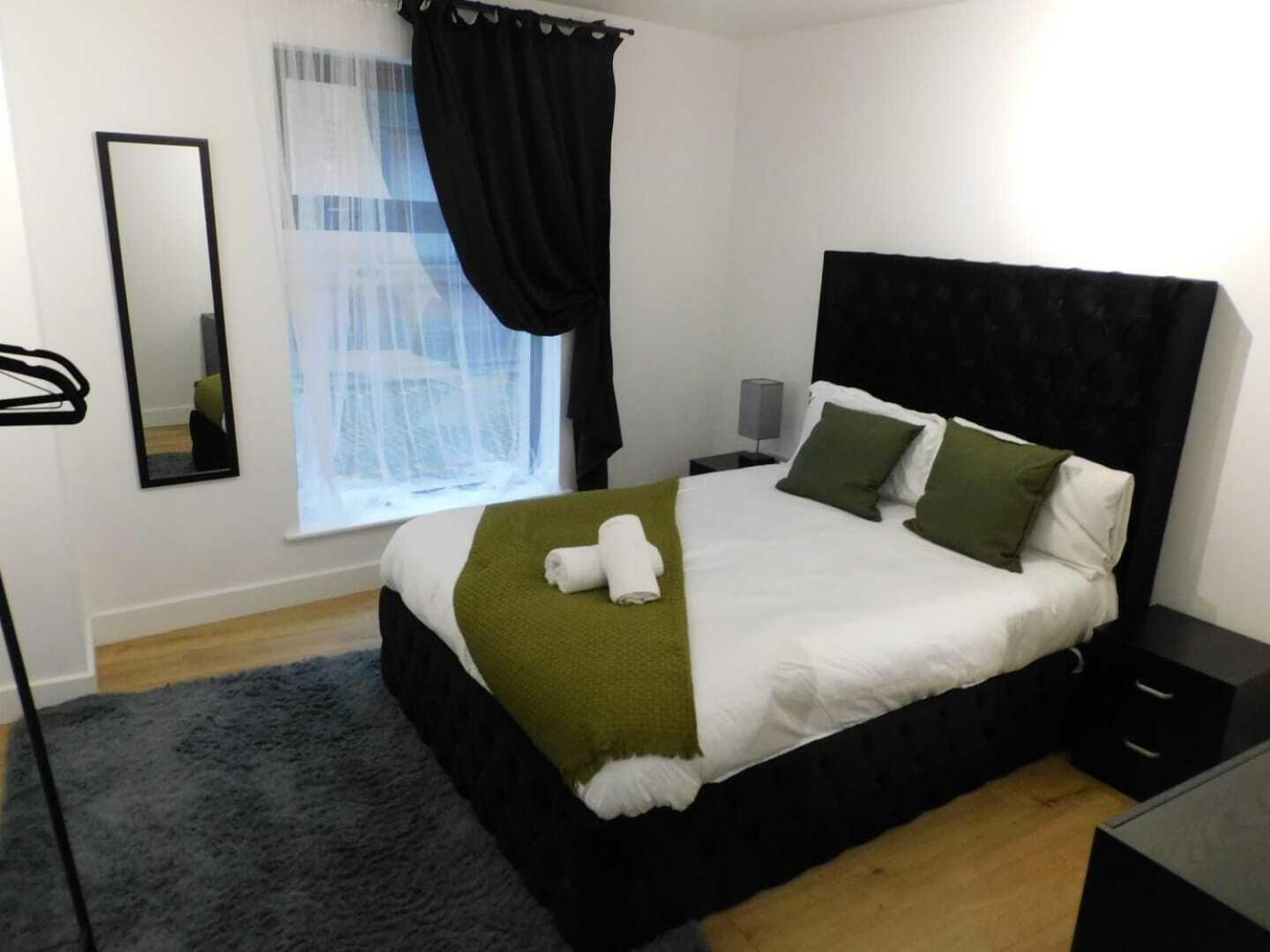 Stylish 2-Bed Apartment in Manchester City Centre photo 5