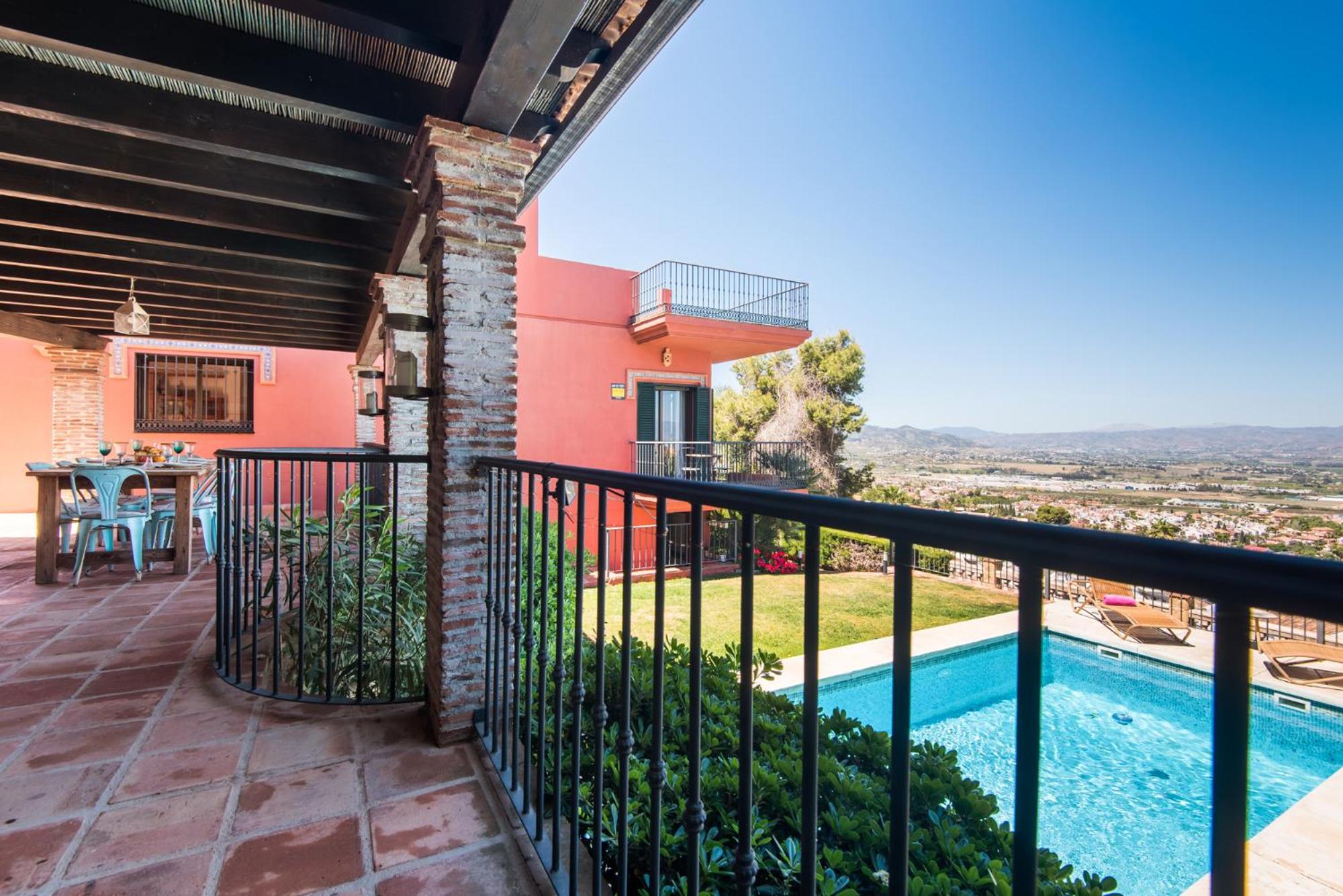 VILLA ANDALUCIA ATLANTIDA, casa con piscina privada