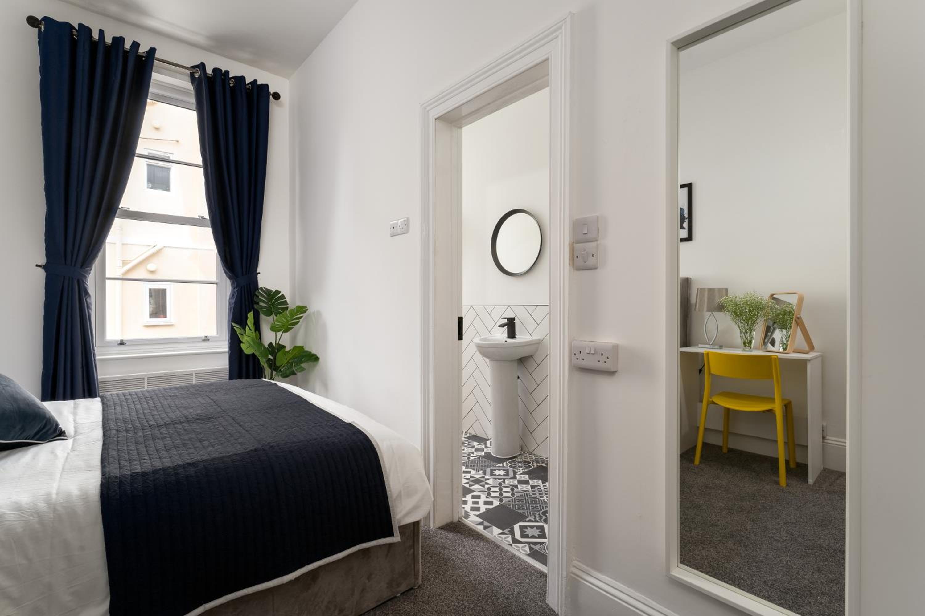 Torquay Heights Modern Apartments view 3