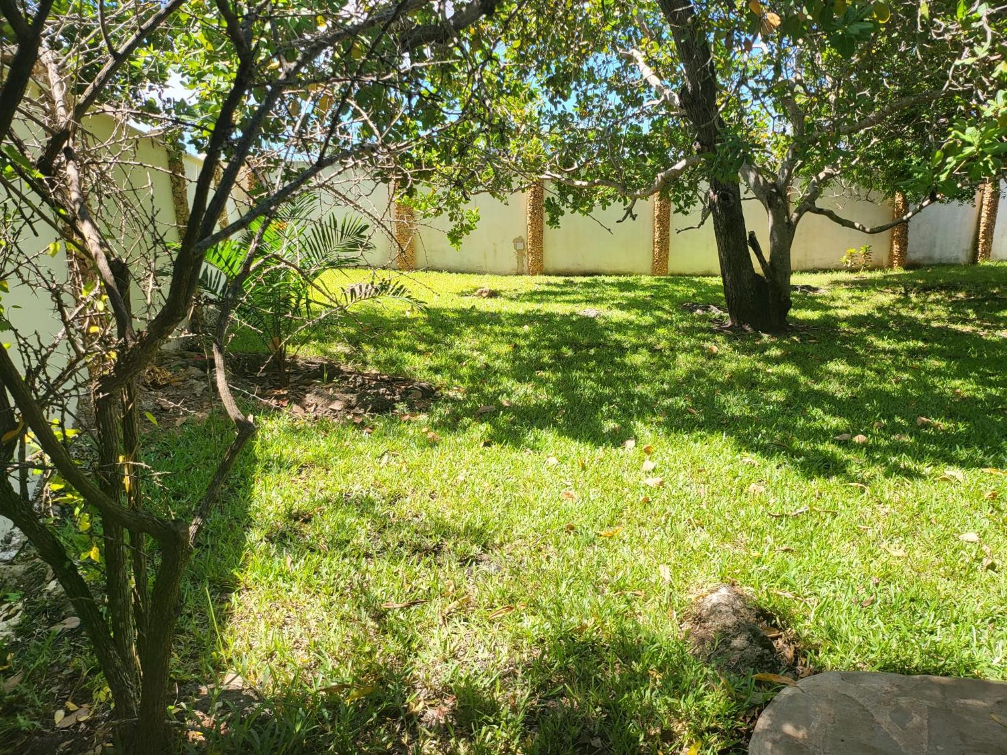 LeoMar 2 Diani Beach Ferienhaus mit grossen tropischen Garten und Pool