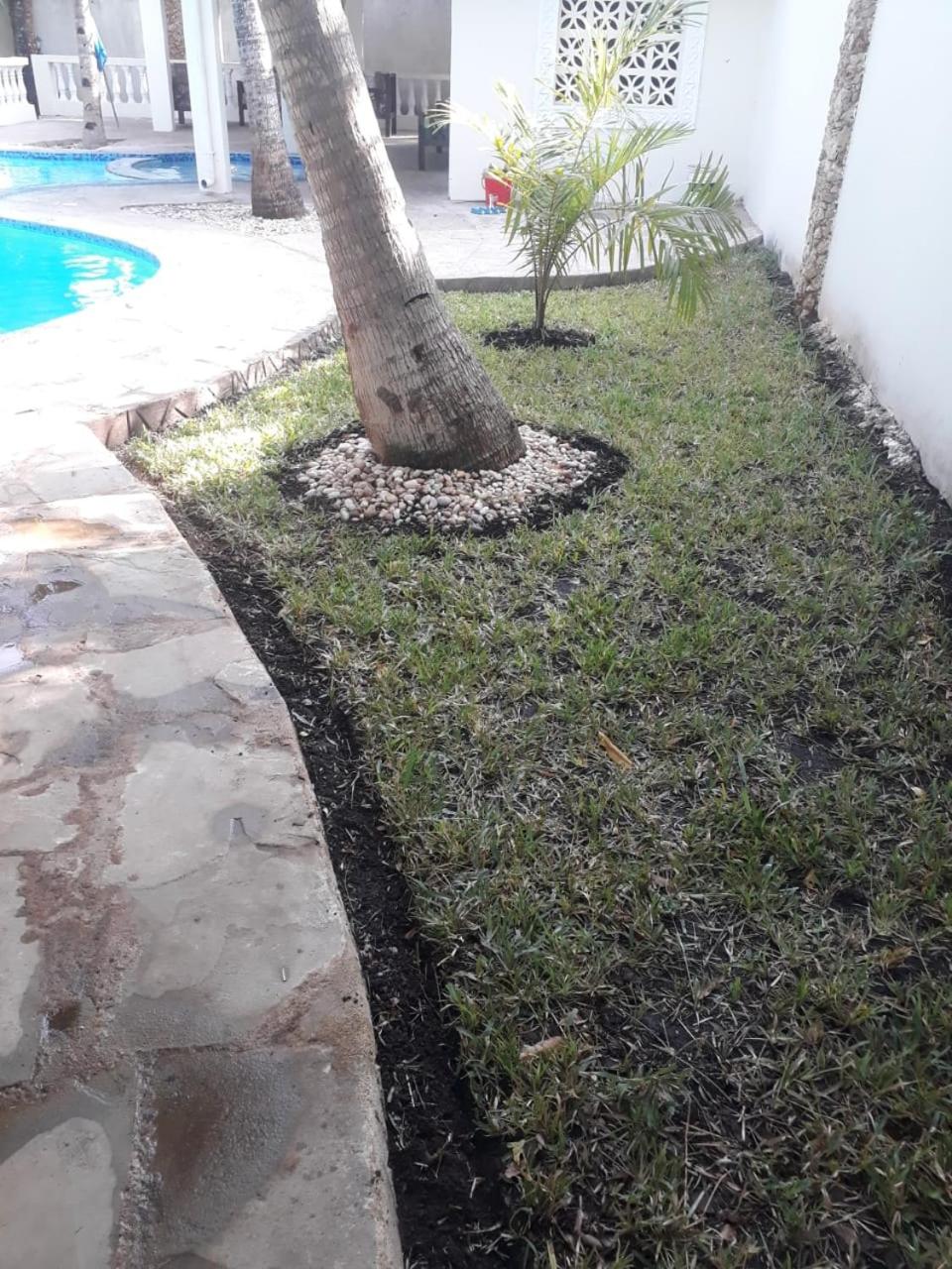LeoMar 2 Diani Beach Ferienhaus mit grossen tropischen Garten und Pool