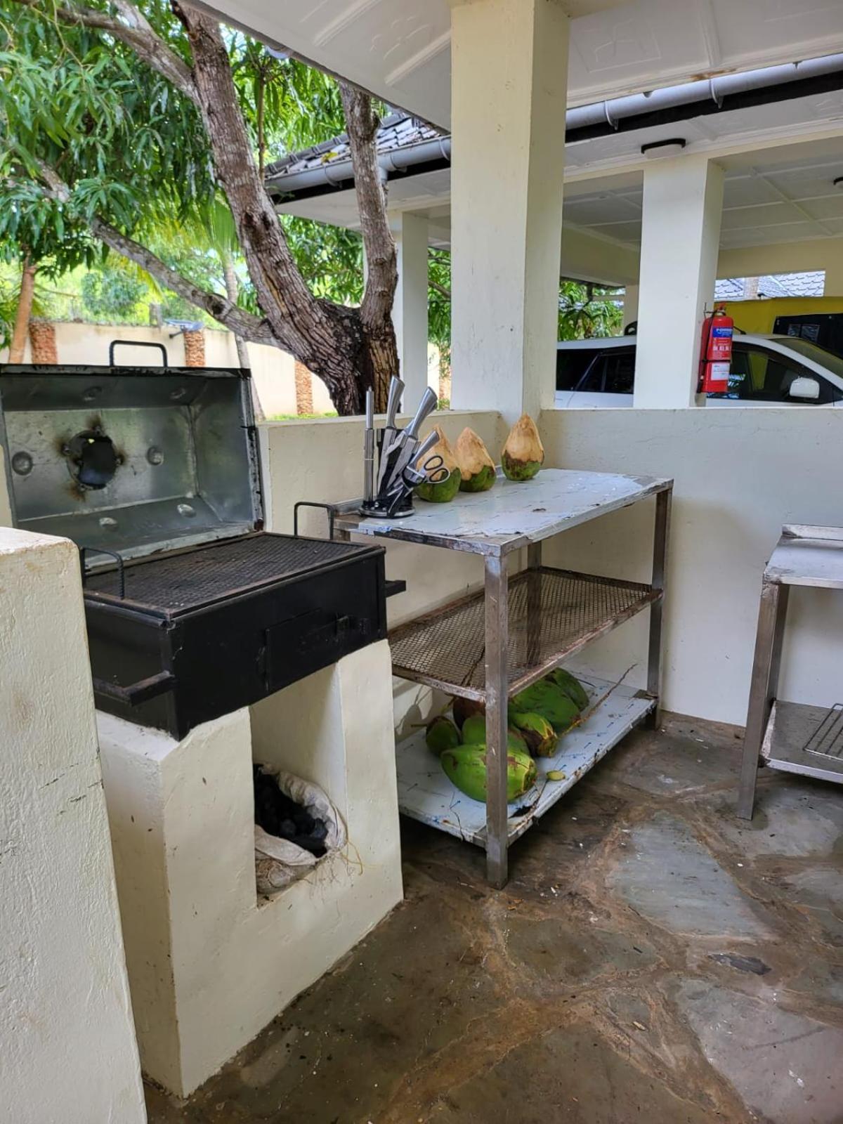 LeoMar 2 Diani Beach Ferienhaus mit grossen tropischen Garten und Pool