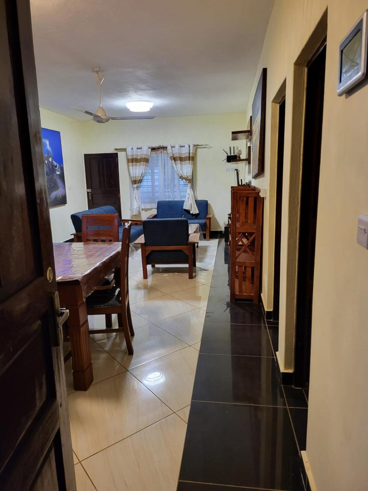 LeoMar 2 Diani Beach Ferienhaus mit grossen tropischen Garten und Pool