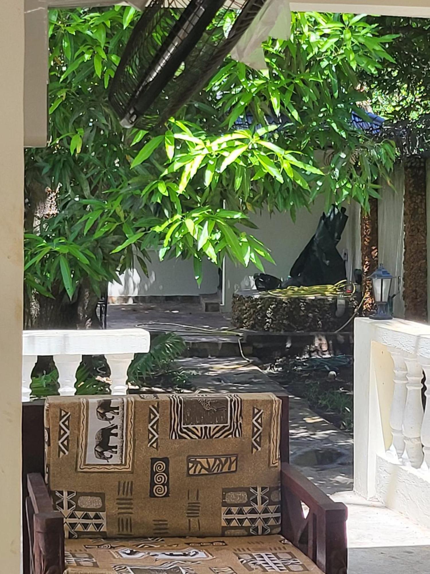 LeoMar 2 Diani Beach Ferienhaus mit grossen tropischen Garten und Pool