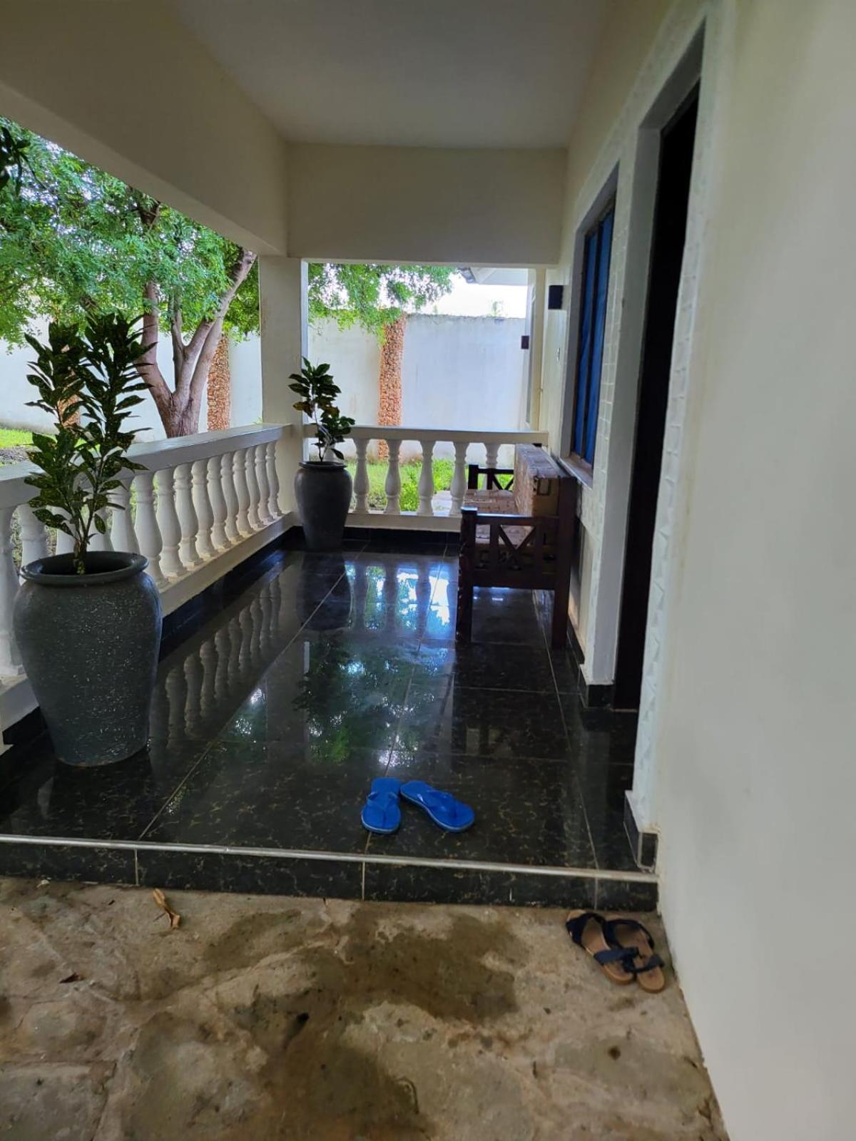LeoMar 2 Diani Beach Ferienhaus mit grossen tropischen Garten und Pool