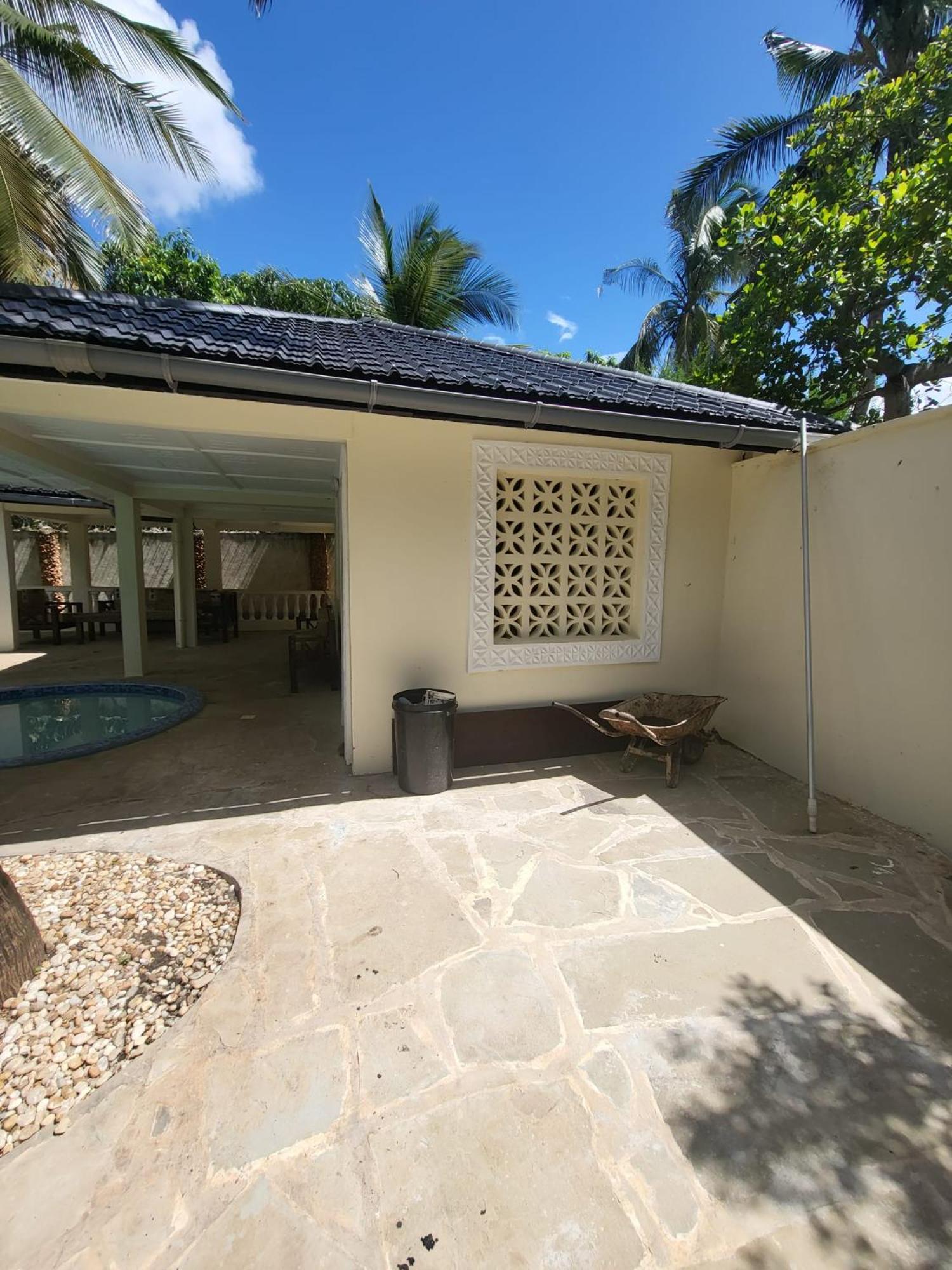 LeoMar 2 Diani Beach Ferienhaus mit grossen tropischen Garten und Pool