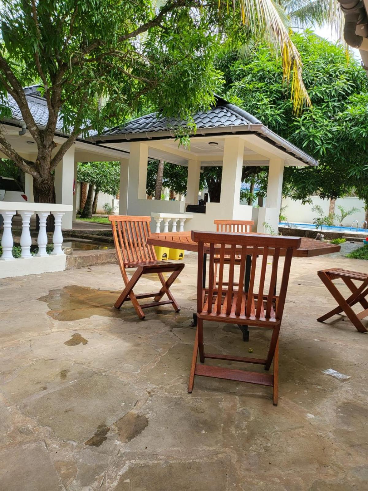 LeoMar 2 Diani Beach Ferienhaus mit grossen tropischen Garten und Pool