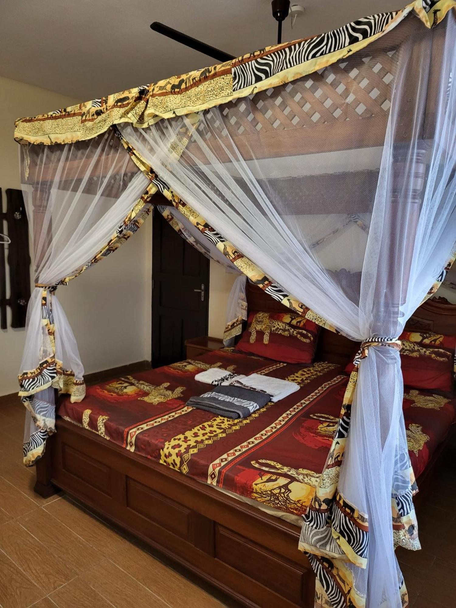 LeoMar 2 Diani Beach Ferienhaus mit grossen tropischen Garten und Pool