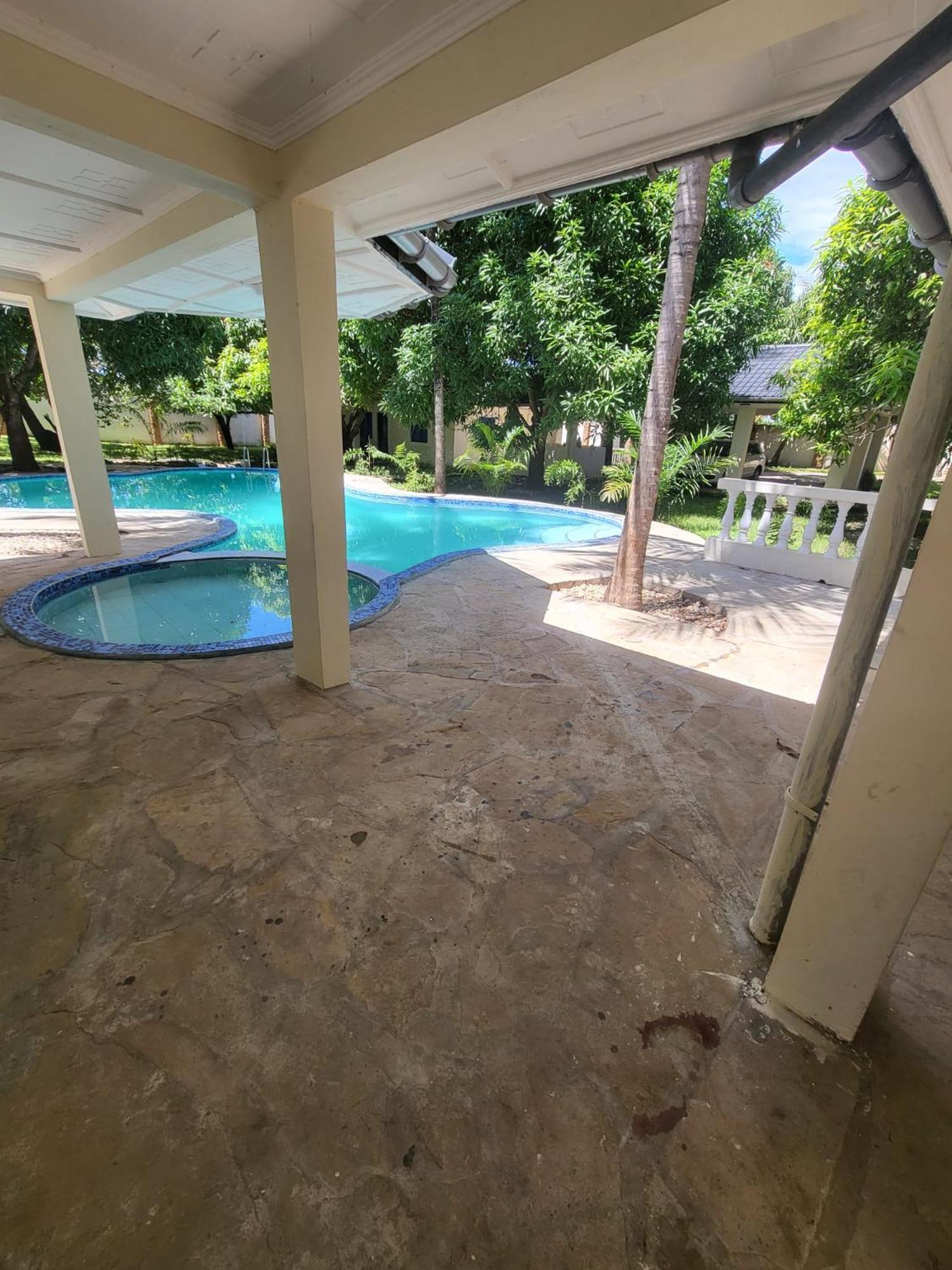 LeoMar 2 Diani Beach Ferienhaus mit grossen tropischen Garten und Pool