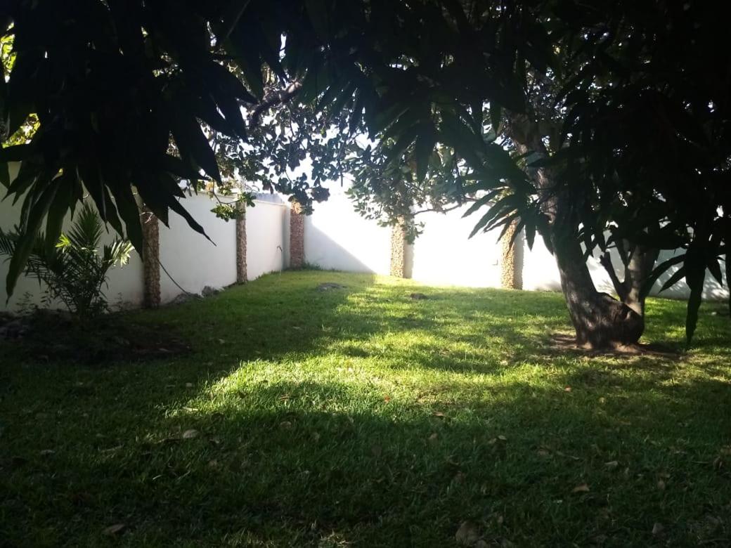 LeoMar 2 Diani Beach Ferienhaus mit grossen tropischen Garten und Pool