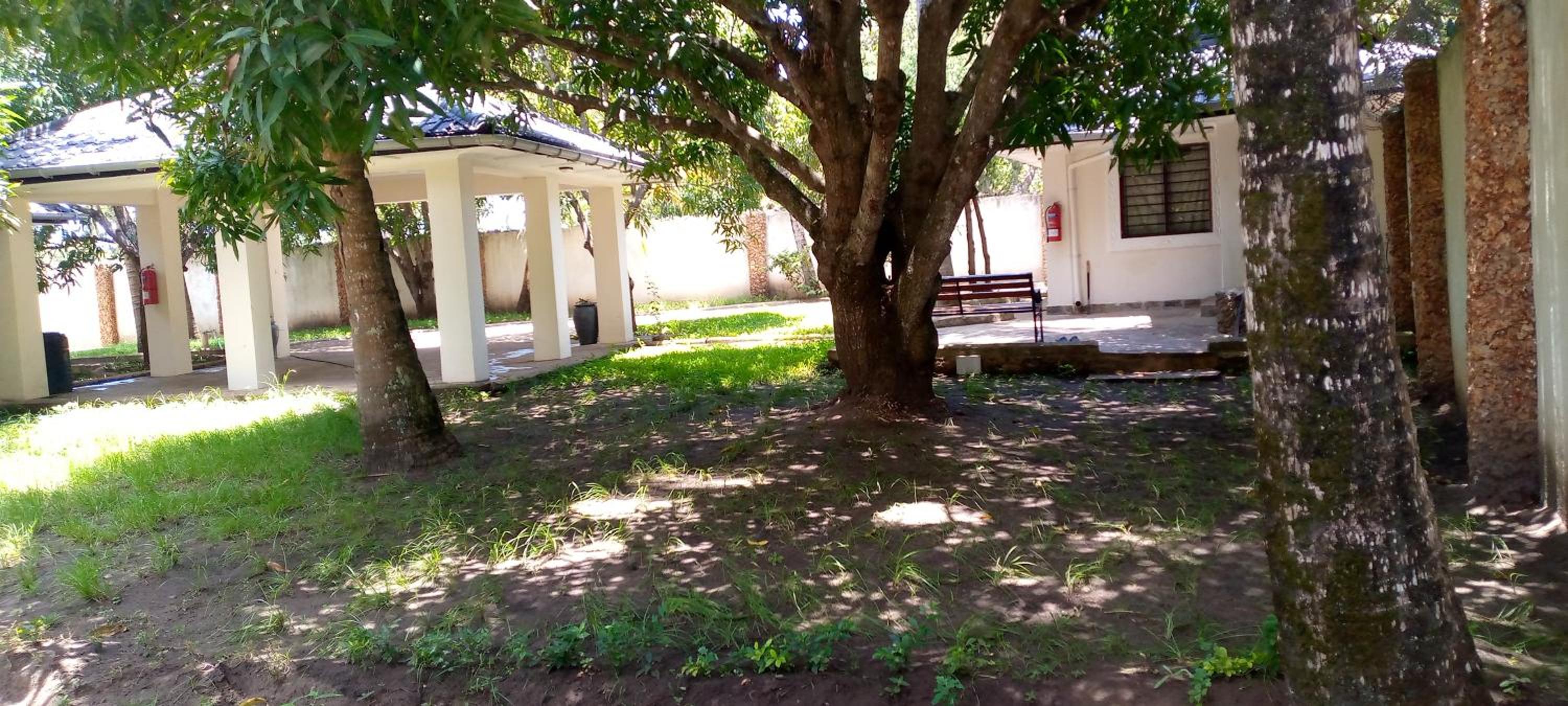 LeoMar 2 Diani Beach Ferienhaus mit grossen tropischen Garten und Pool