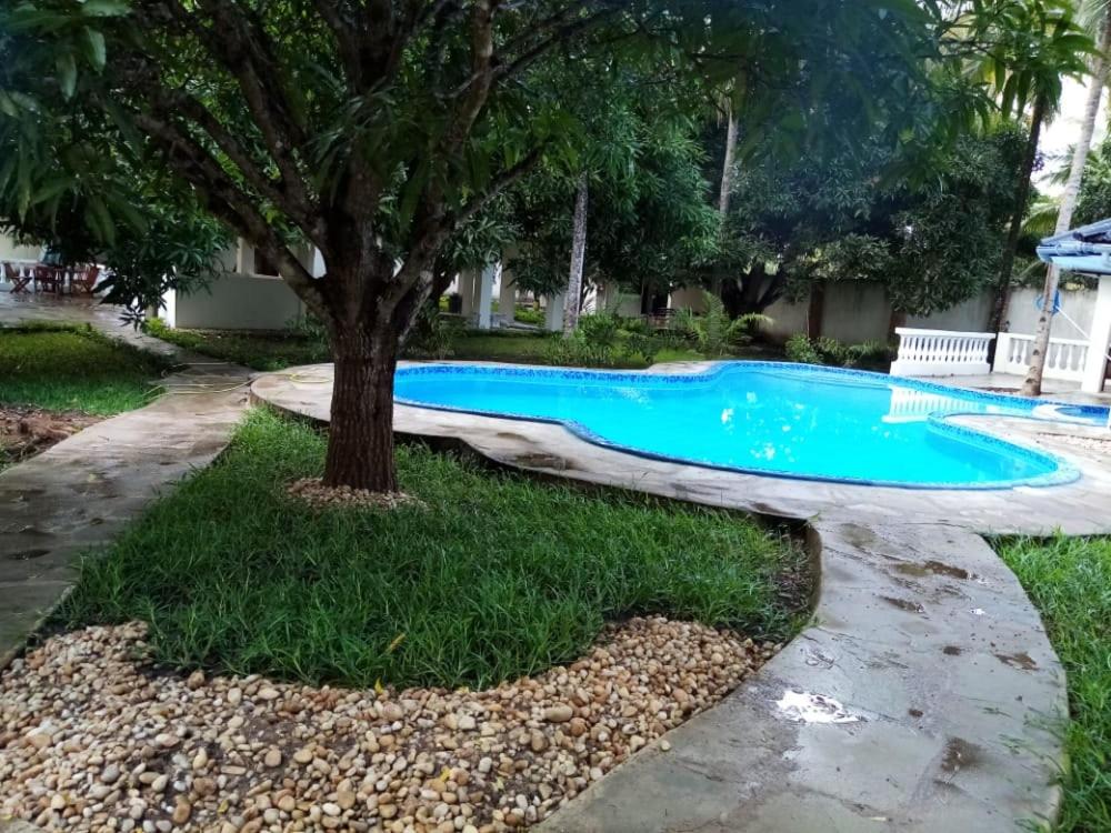 LeoMar 2 Diani Beach Ferienhaus mit grossen tropischen Garten und Pool