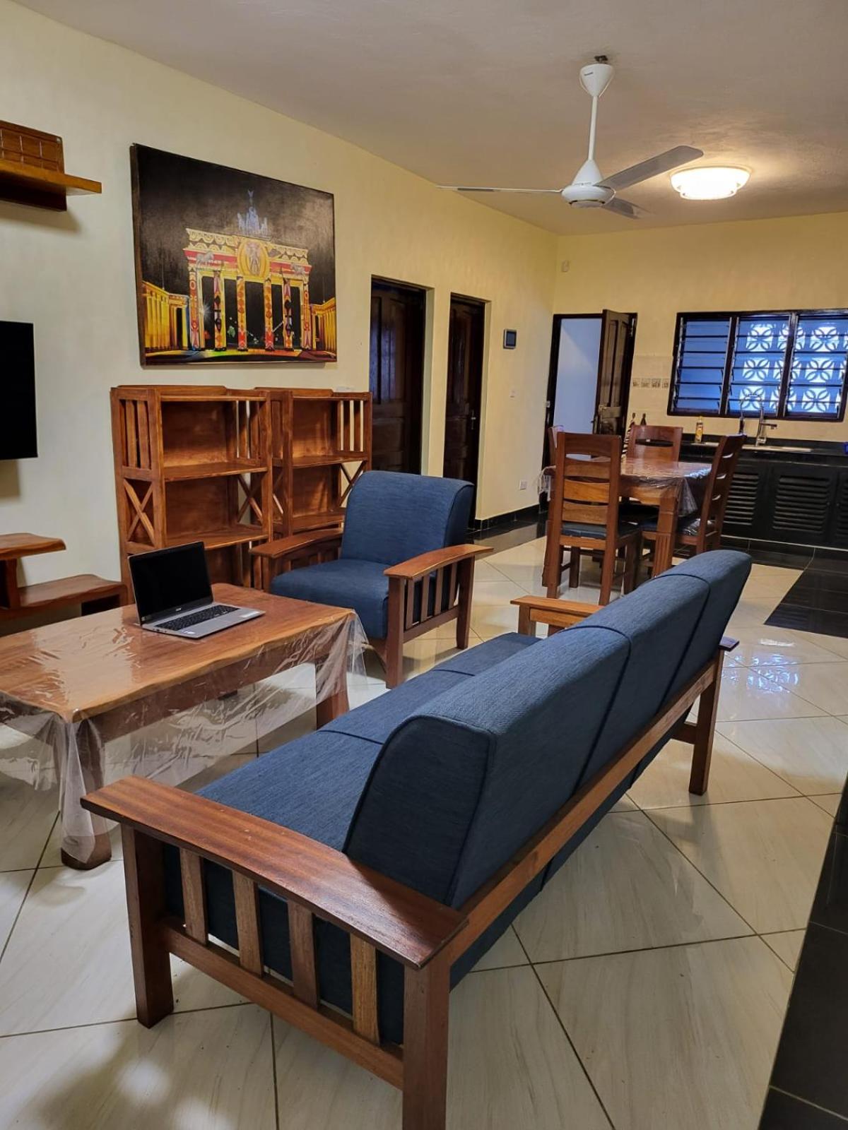 LeoMar 2 Diani Beach Ferienhaus mit grossen tropischen Garten und Pool