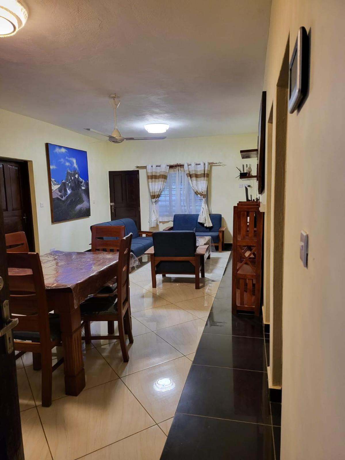 LeoMar 2 Diani Beach Ferienhaus mit grossen tropischen Garten und Pool