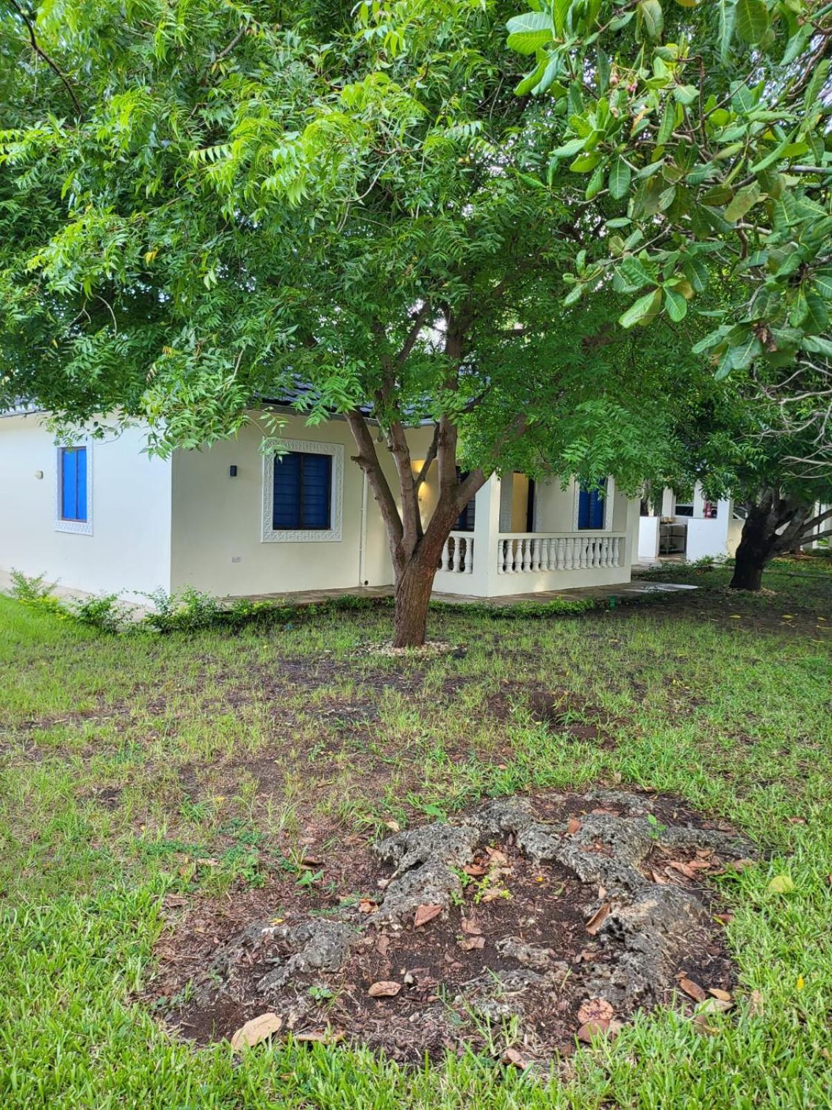 LeoMar 2 Diani Beach Ferienhaus mit grossen tropischen Garten und Pool