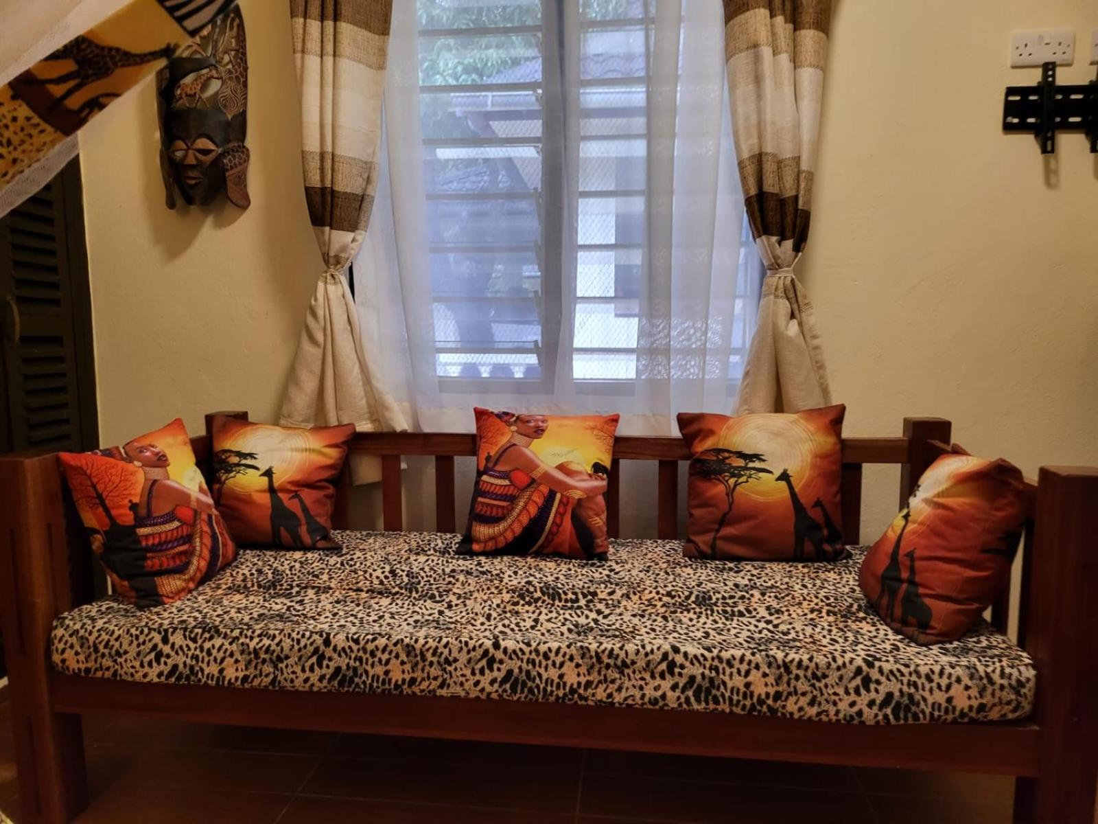LeoMar 2 Diani Beach Ferienhaus mit grossen tropischen Garten und Pool
