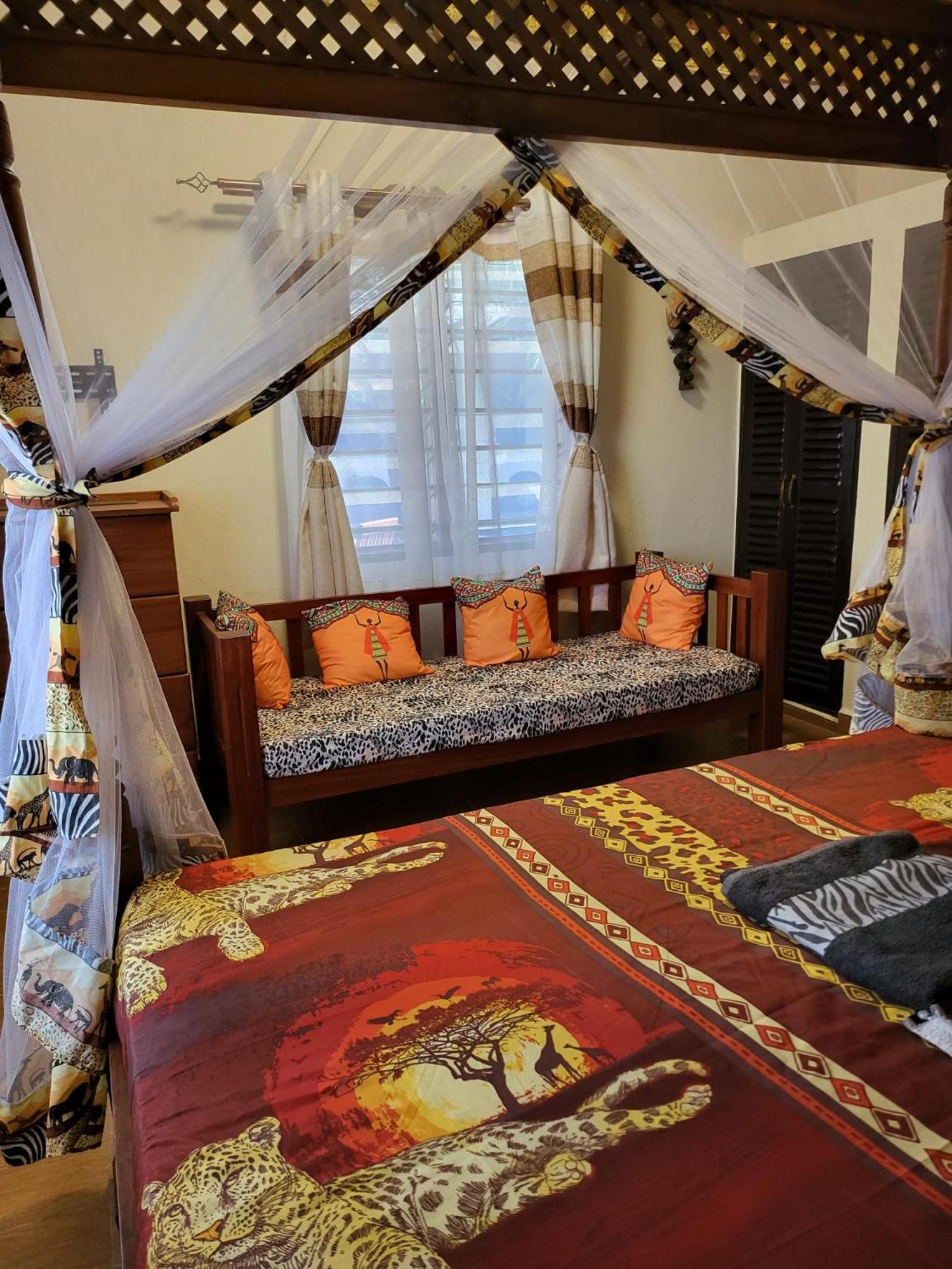 LeoMar 2 Diani Beach Ferienhaus mit grossen tropischen Garten und Pool
